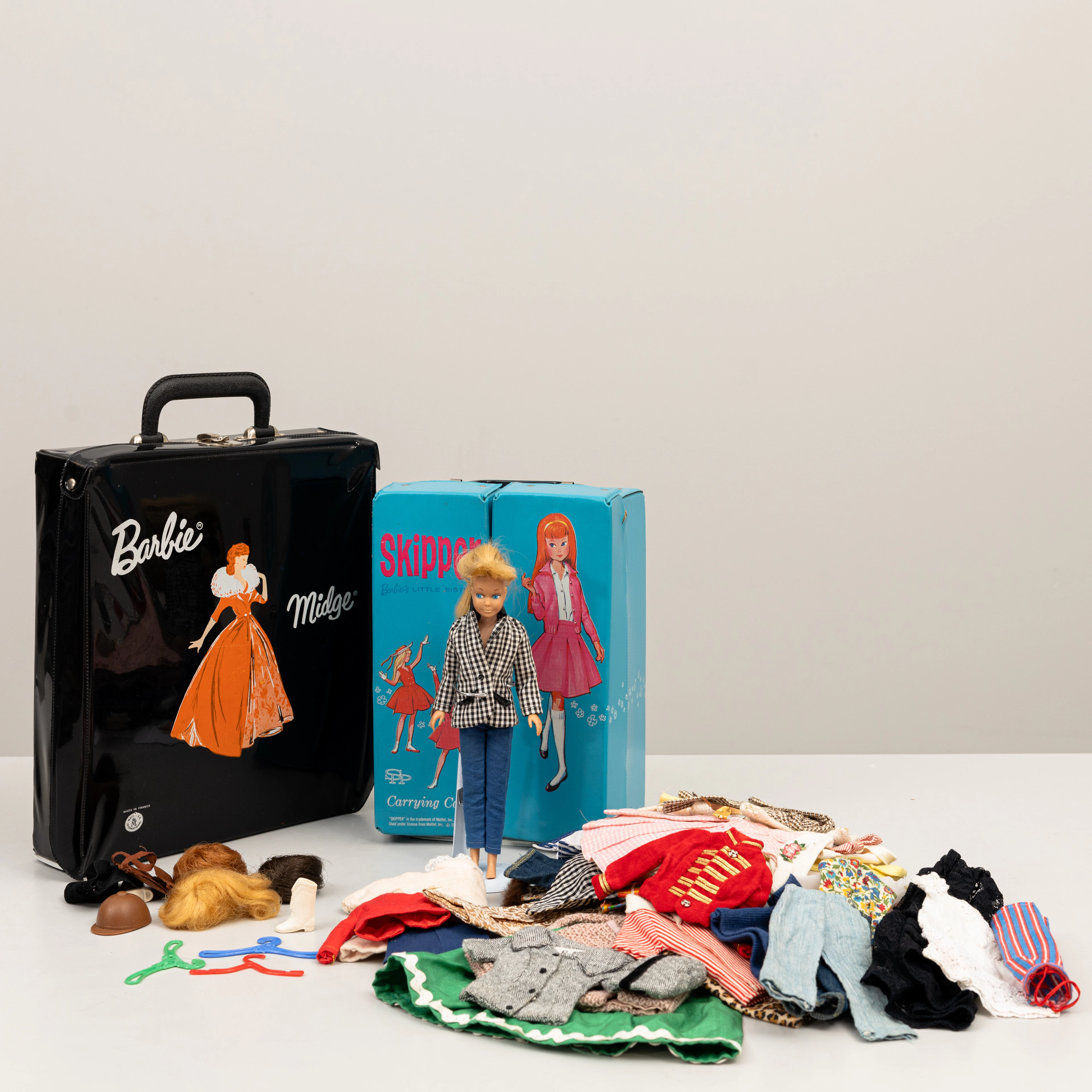 MATTEL INC. "Skipper", med kläder samt kläder till "Barbie", accessoarer