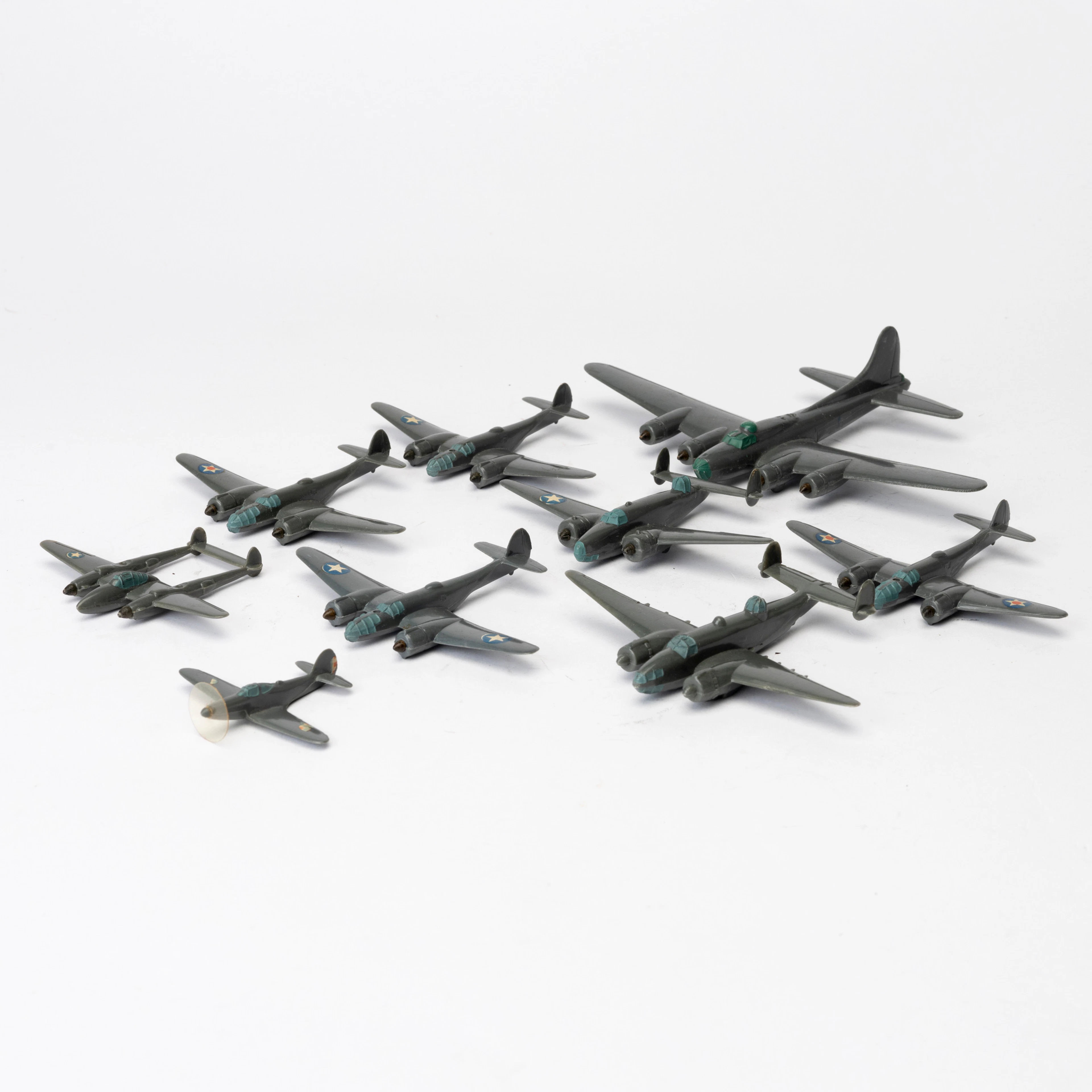 WIKING flygplan 1:200, 9 st USA, bl.a. USA 25, plast, Tyskland 1930-40-tal.