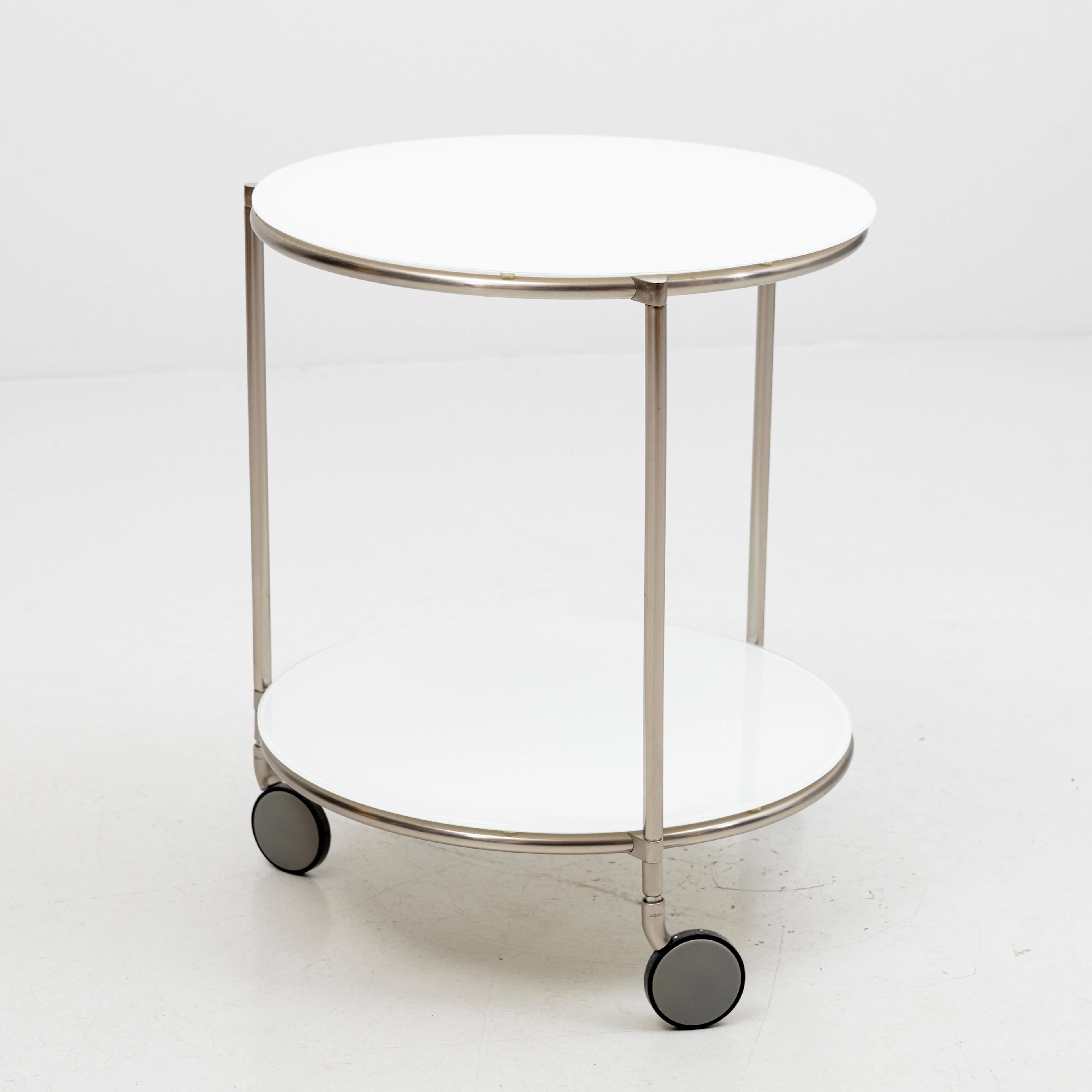 EHLÉN JOHANSSON. Sidebord, på hjul, ett par, "Strind", glas och kromad
