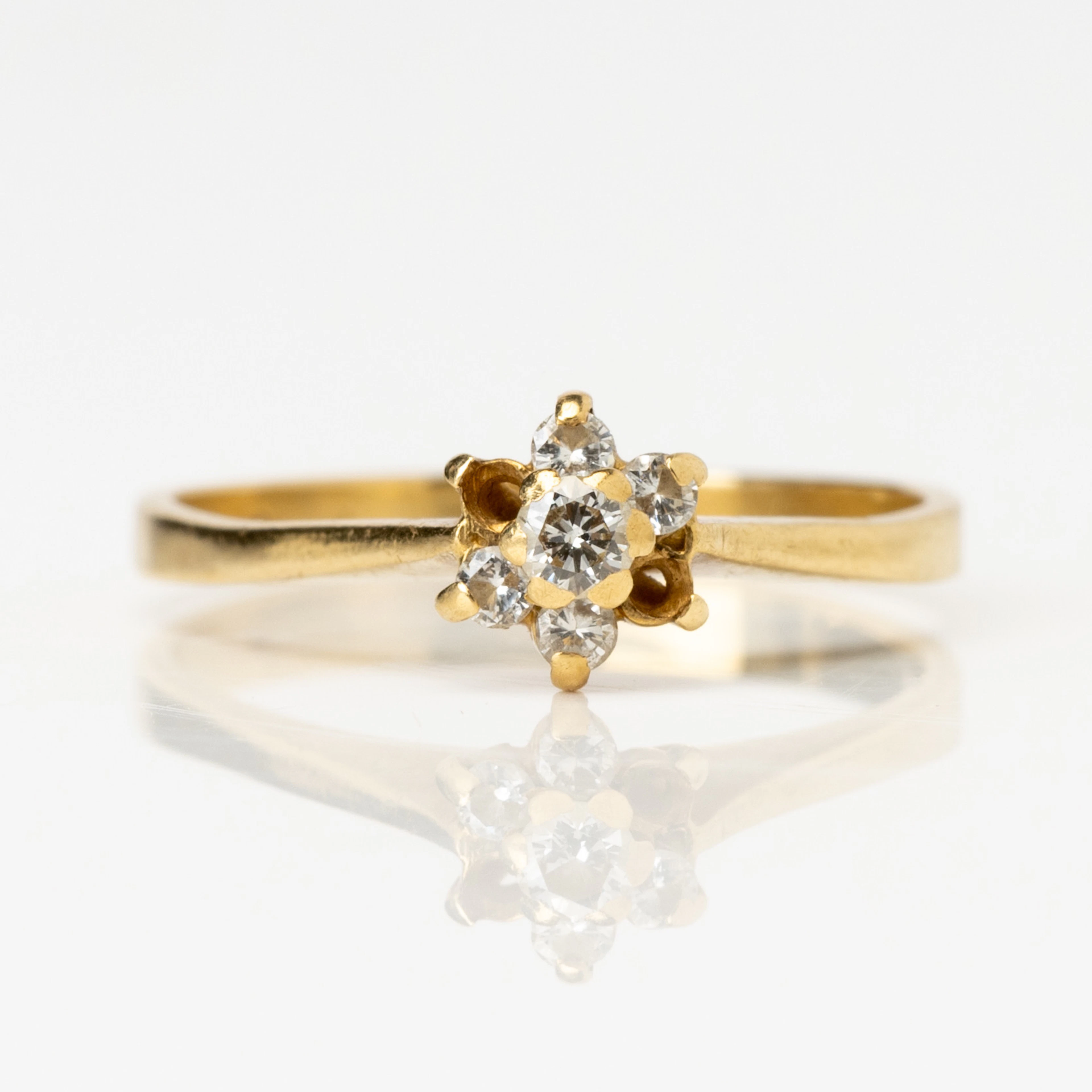 RING, 18k guld med diamanter.