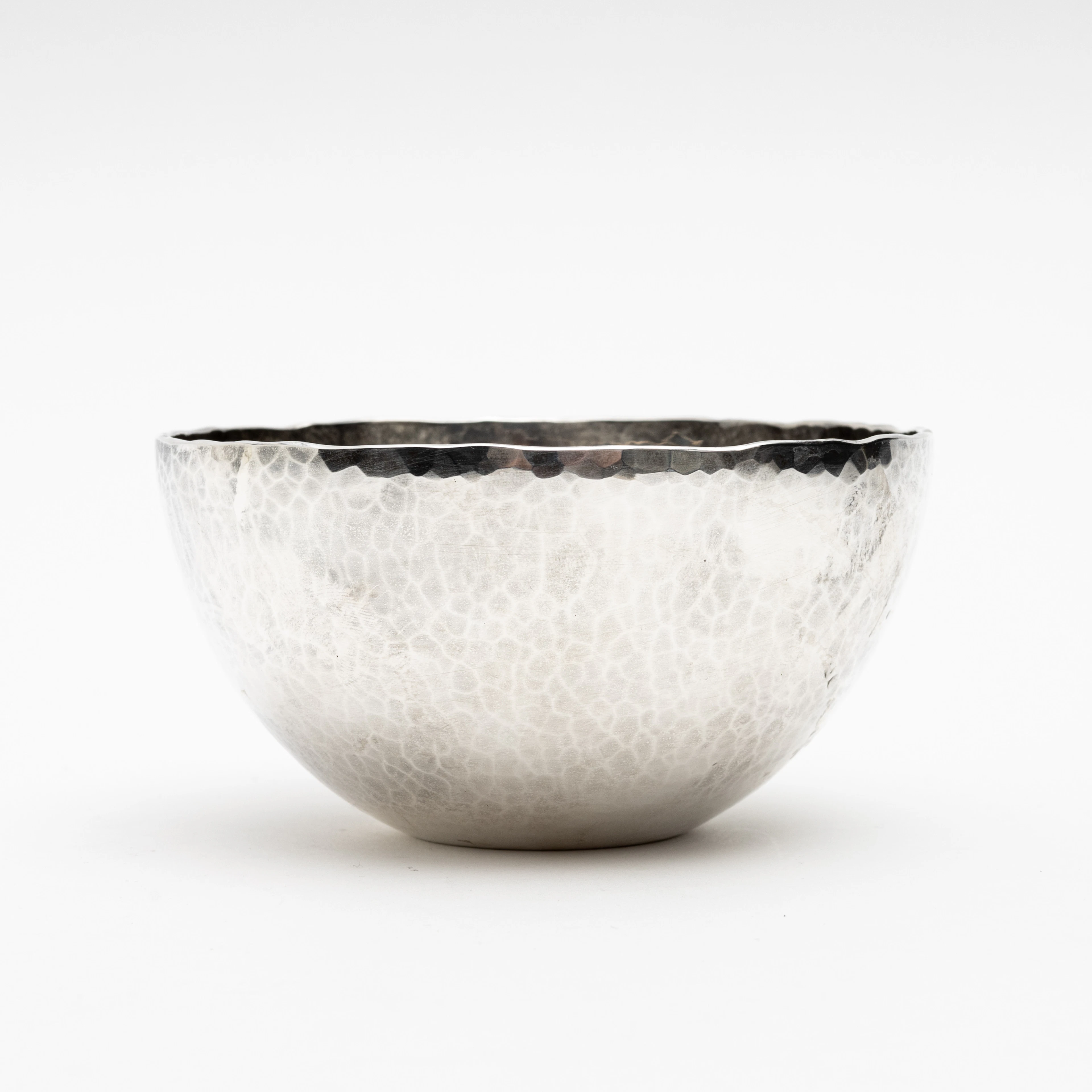 RAY URBAN. Skål, hamrad yta, sterlingsilver, Stockholm, 2017.