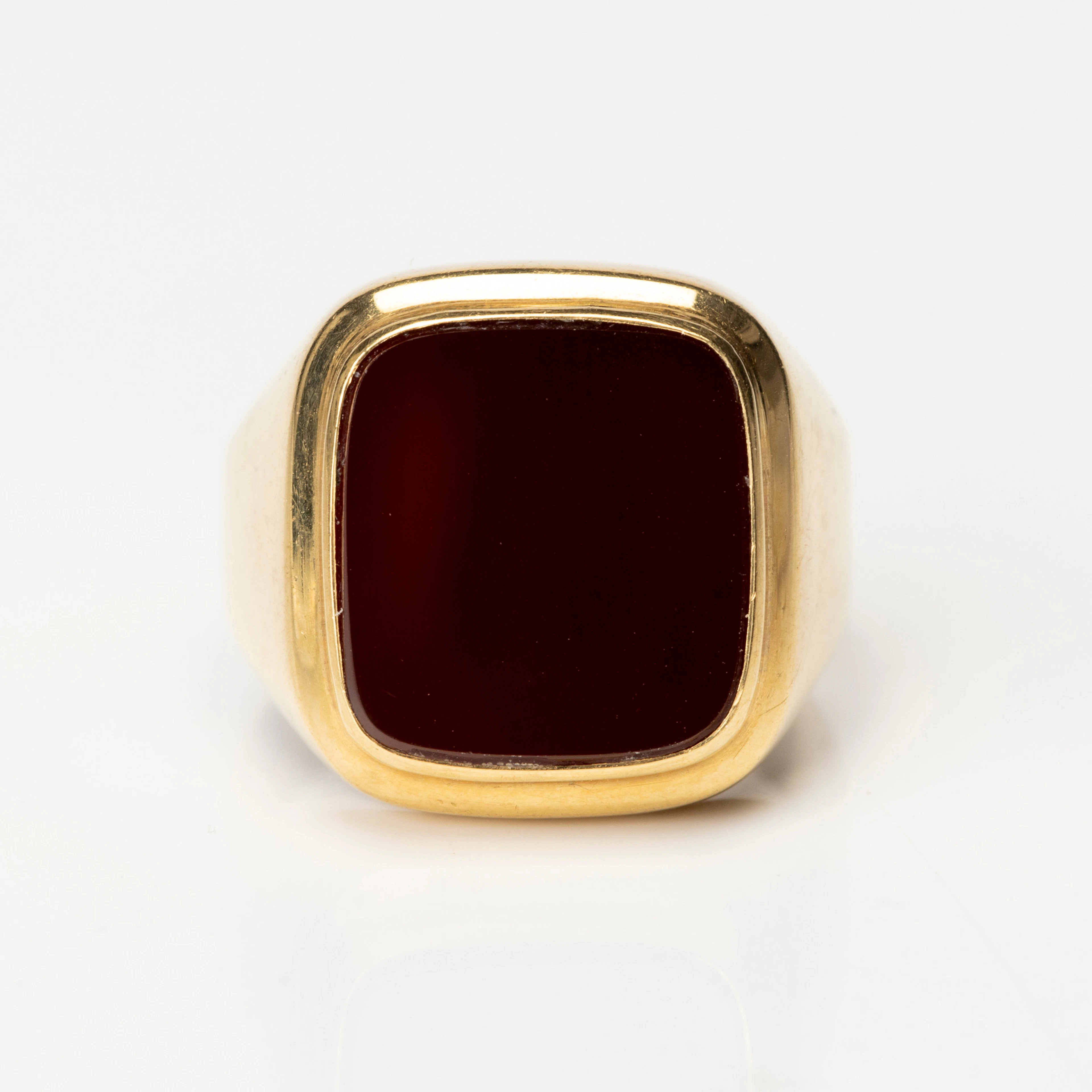 RING, guld, 18K samt röd sten, svensk importstämpel.