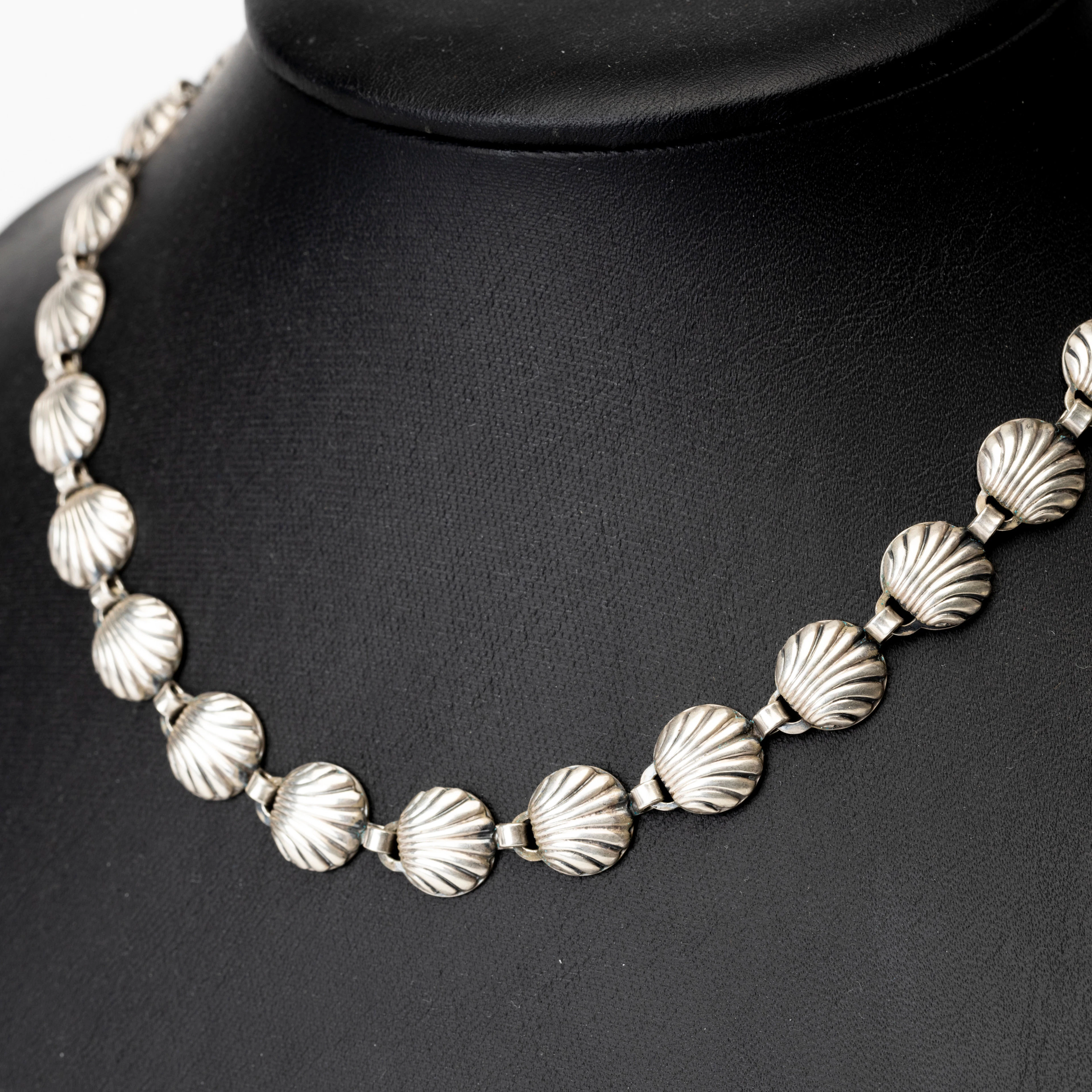 COLLIER, sterlingsilver, dekor av snäckor, Hermann Siersbol, Köpenhamn
