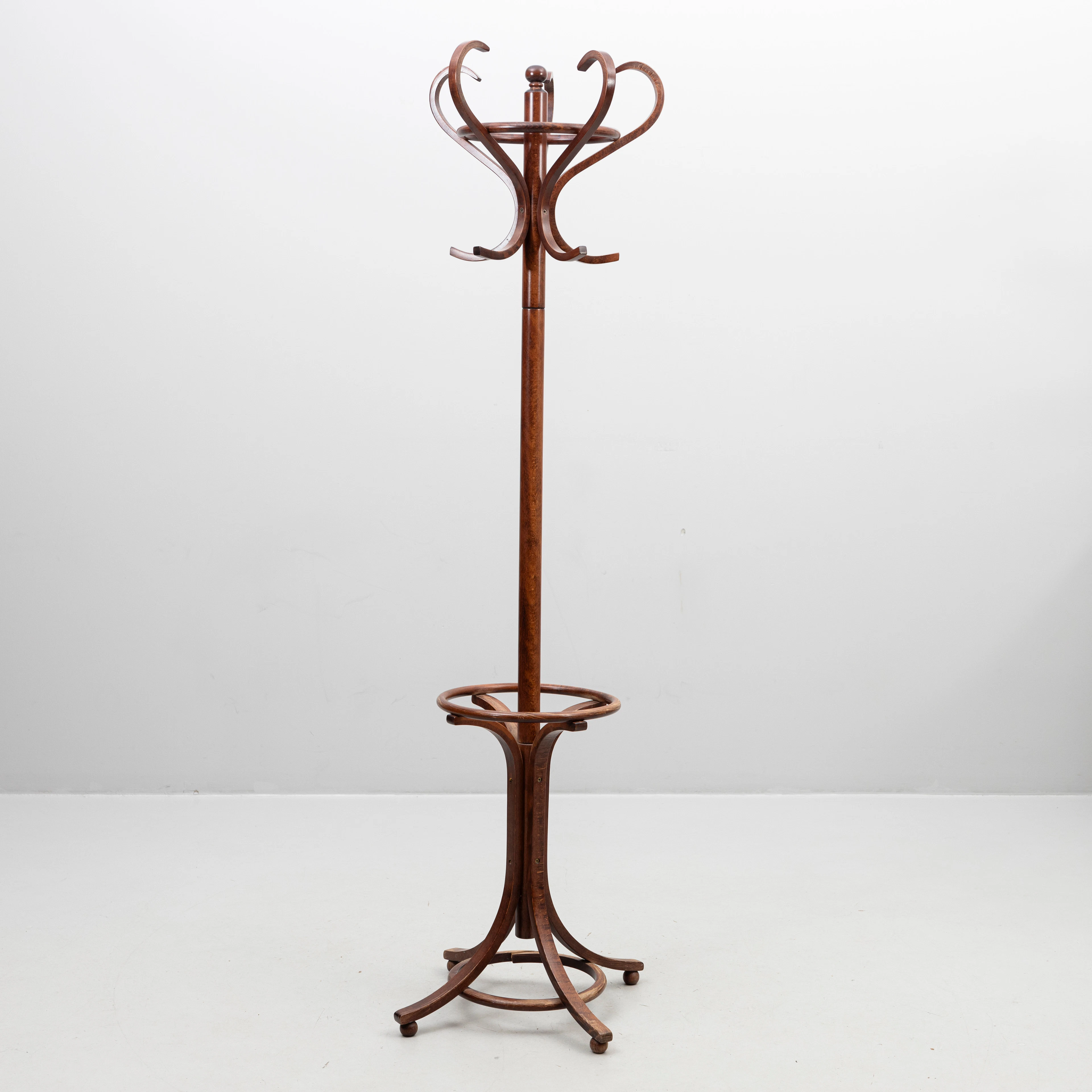 TAMBURMAJOR, enl uppgift inköpt på Nordiska Galleriet, Thonet stil