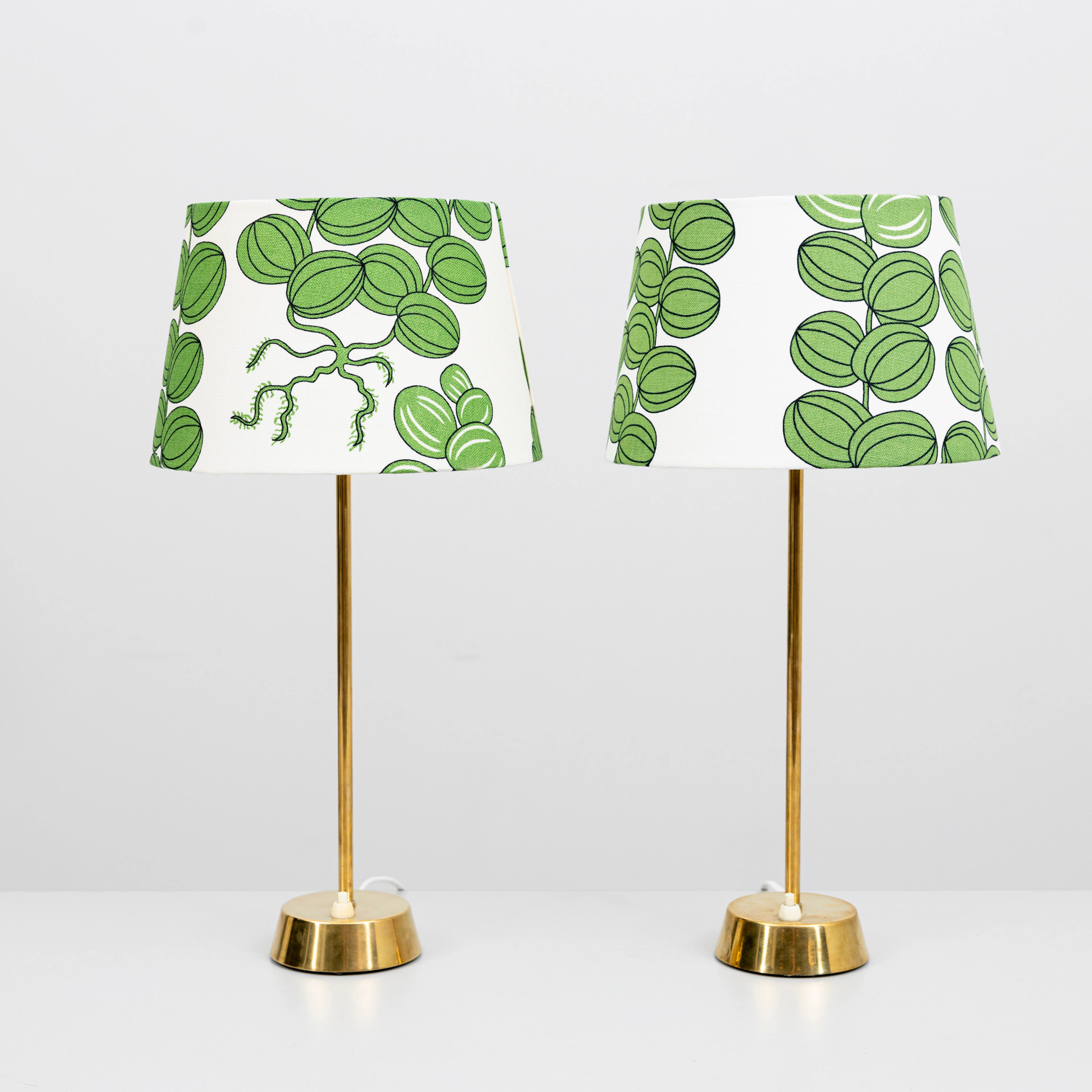 BORDSLAMPOR, ett par, skärmar av Josef Frank, "Celotocaulis" för Firma