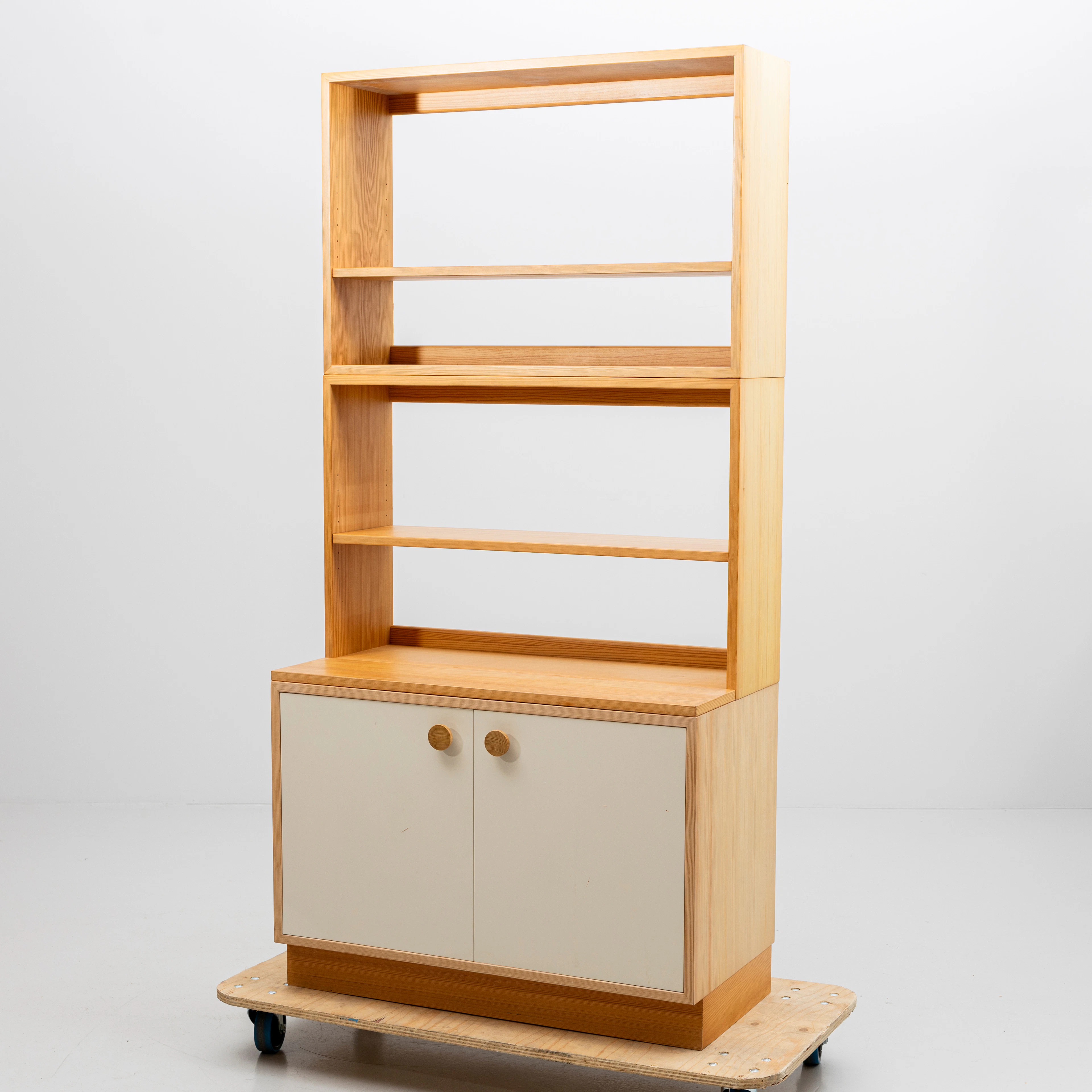 KARIN MOBRING. Bokhylla med skåp, 3 moduler, "Rydbo", furu, IKEA, 1960-/70-tal.