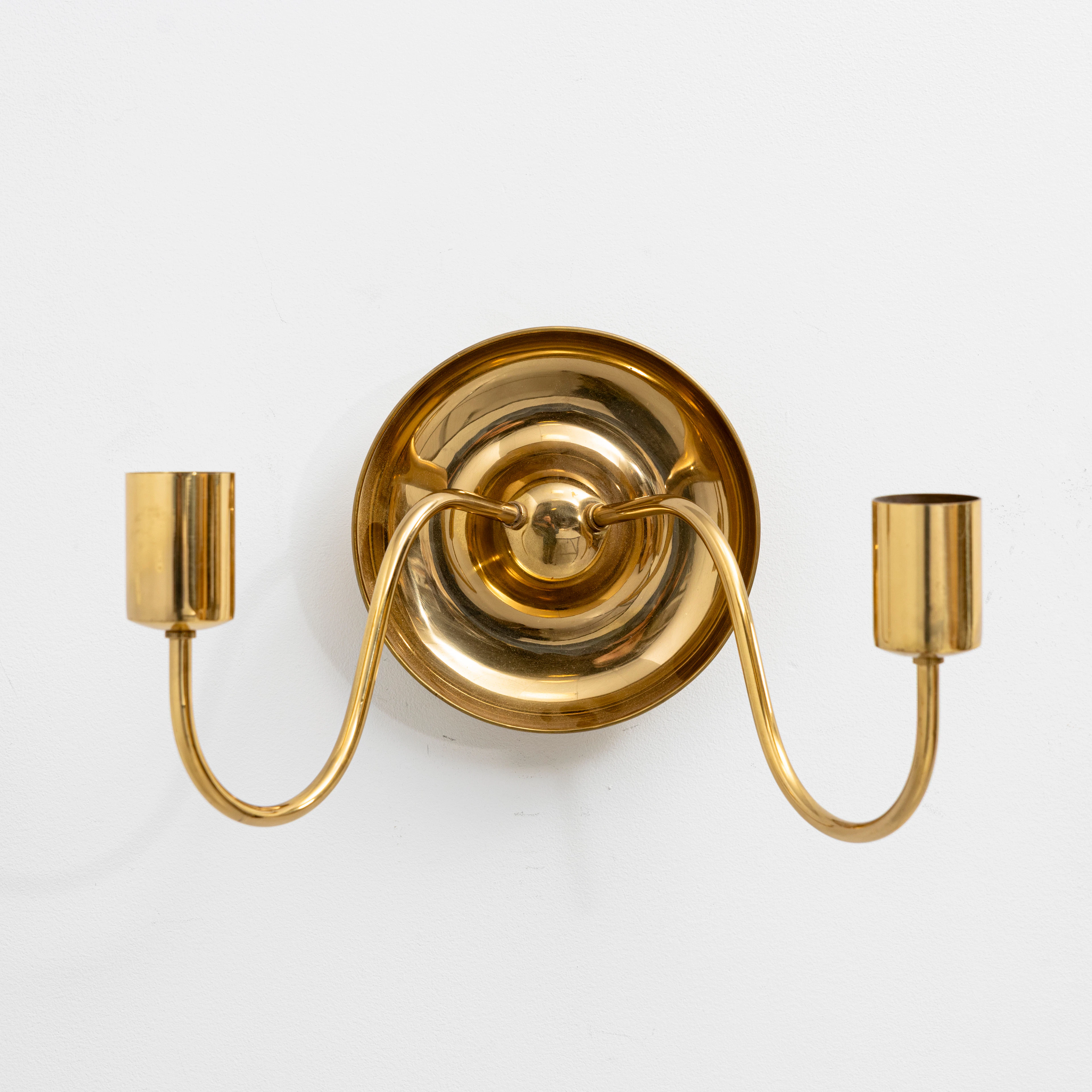 JOSEF FRANK. Vägglampa, modell 2565, Firma Svenskt Tenn, mässing.