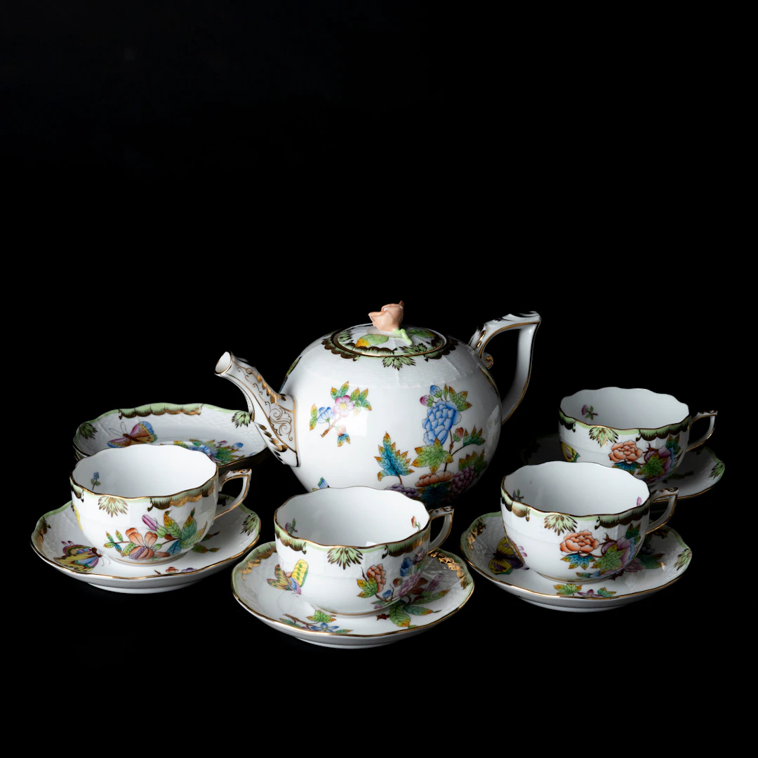 KAFFEKANNA samt KAFFEKOPPAR med FAT, 4 delar, Porslin, "Queen Victoria"