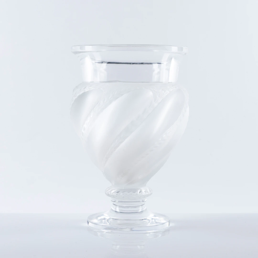 VAS, glas, signerad, Lalique, Frankrike, 1900-tal.