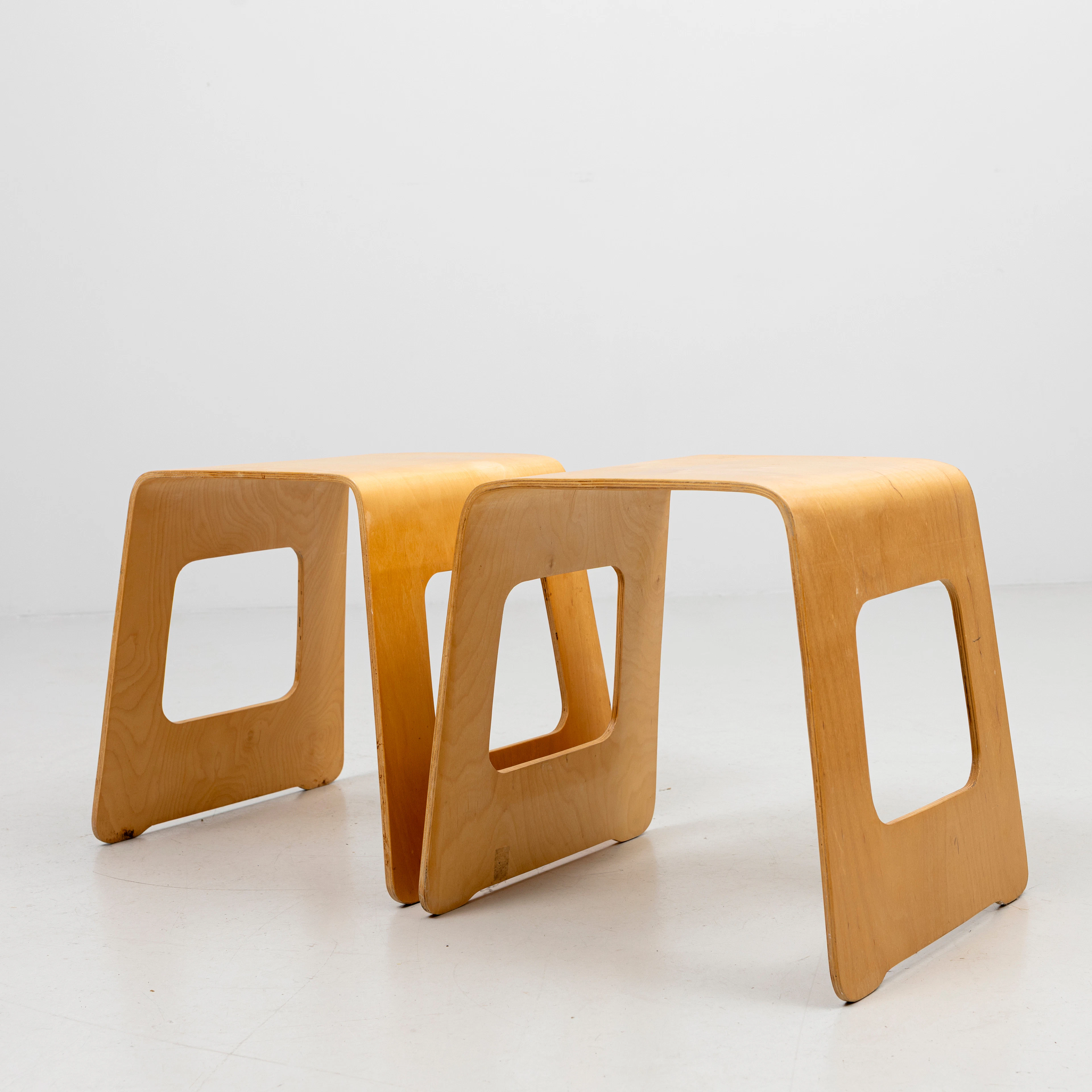 LISA NORINDER. Pallar, ett par, böjträ, för IKEA, 1990/2000-tal.