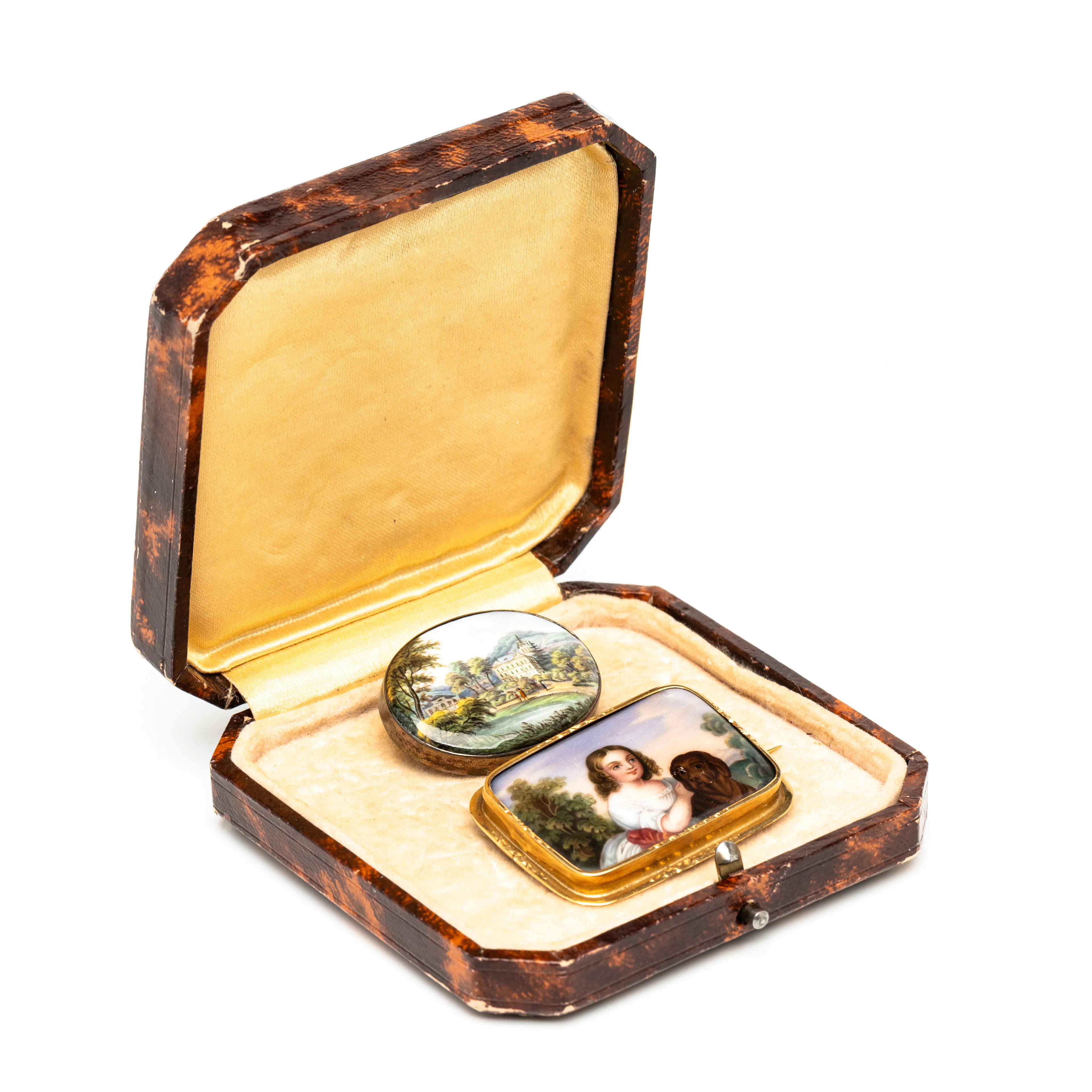 EMALJBROSCHER, 2 st, guld, 18K , GAC, 1853 resp silver, CA, 1910.