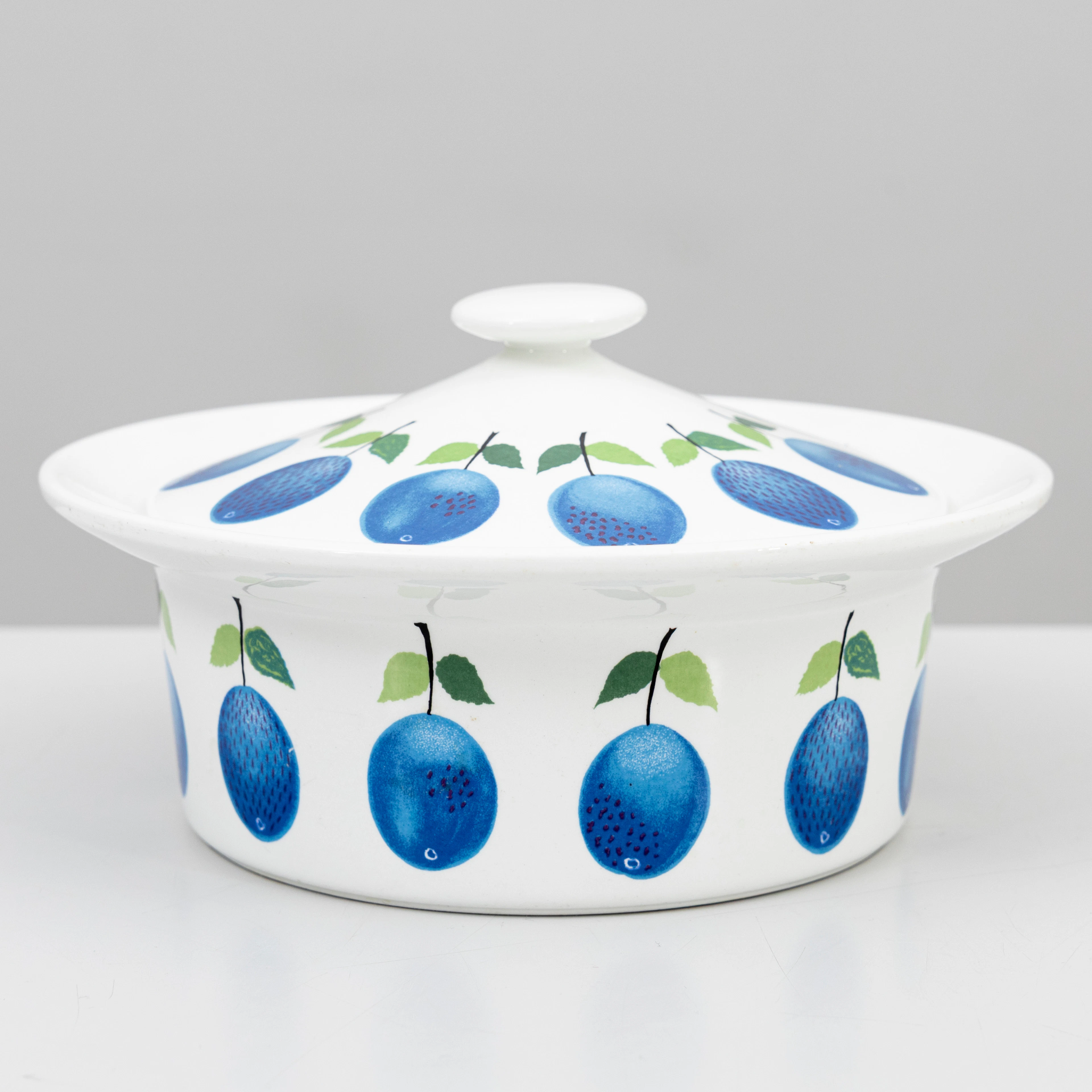 STIG LINDBERG. Karott med lock, flintgods, ur serien "Prunus", formgiven