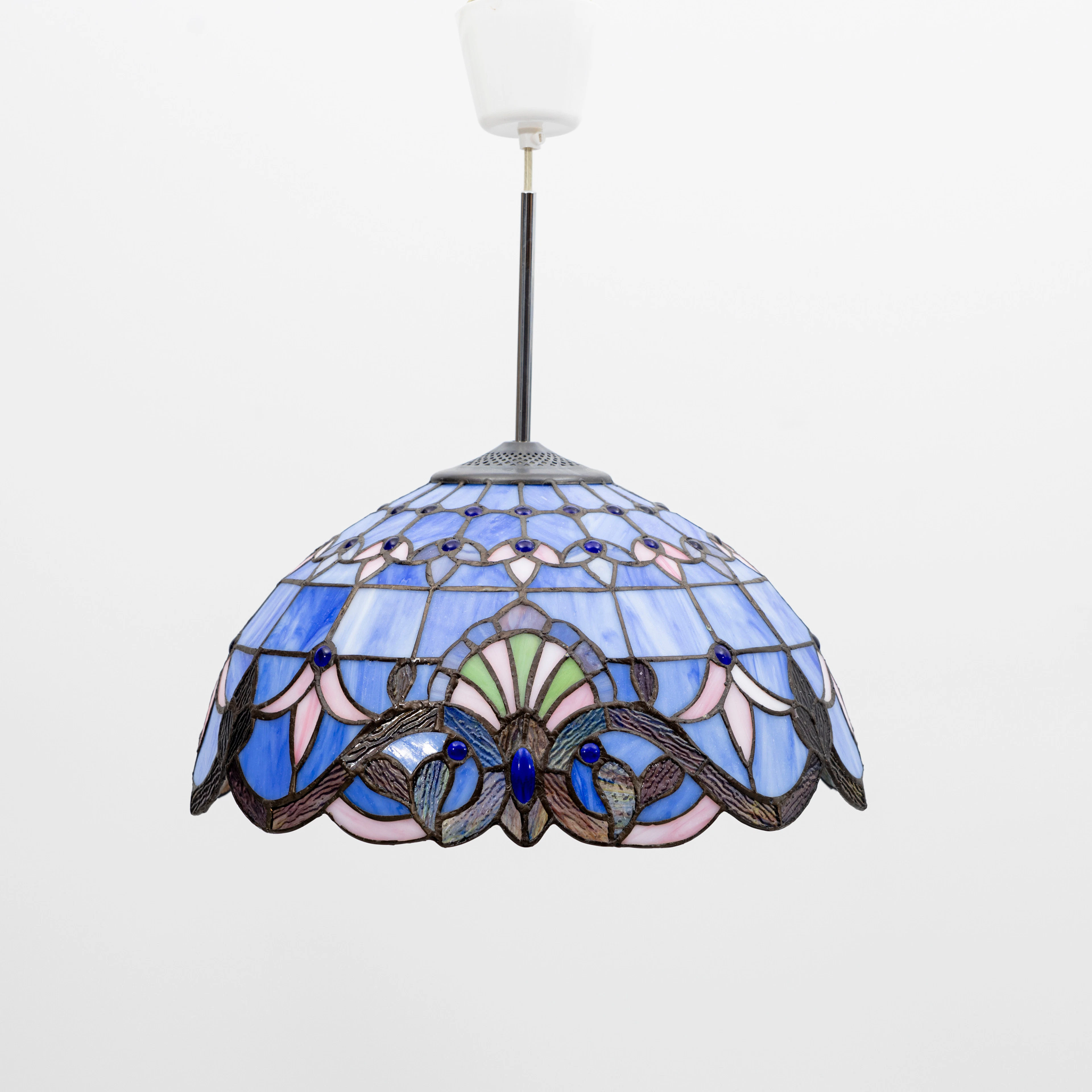 TAKLAMPA, Tiffany-stil, 2000-tal, höjd ca 35 cm.