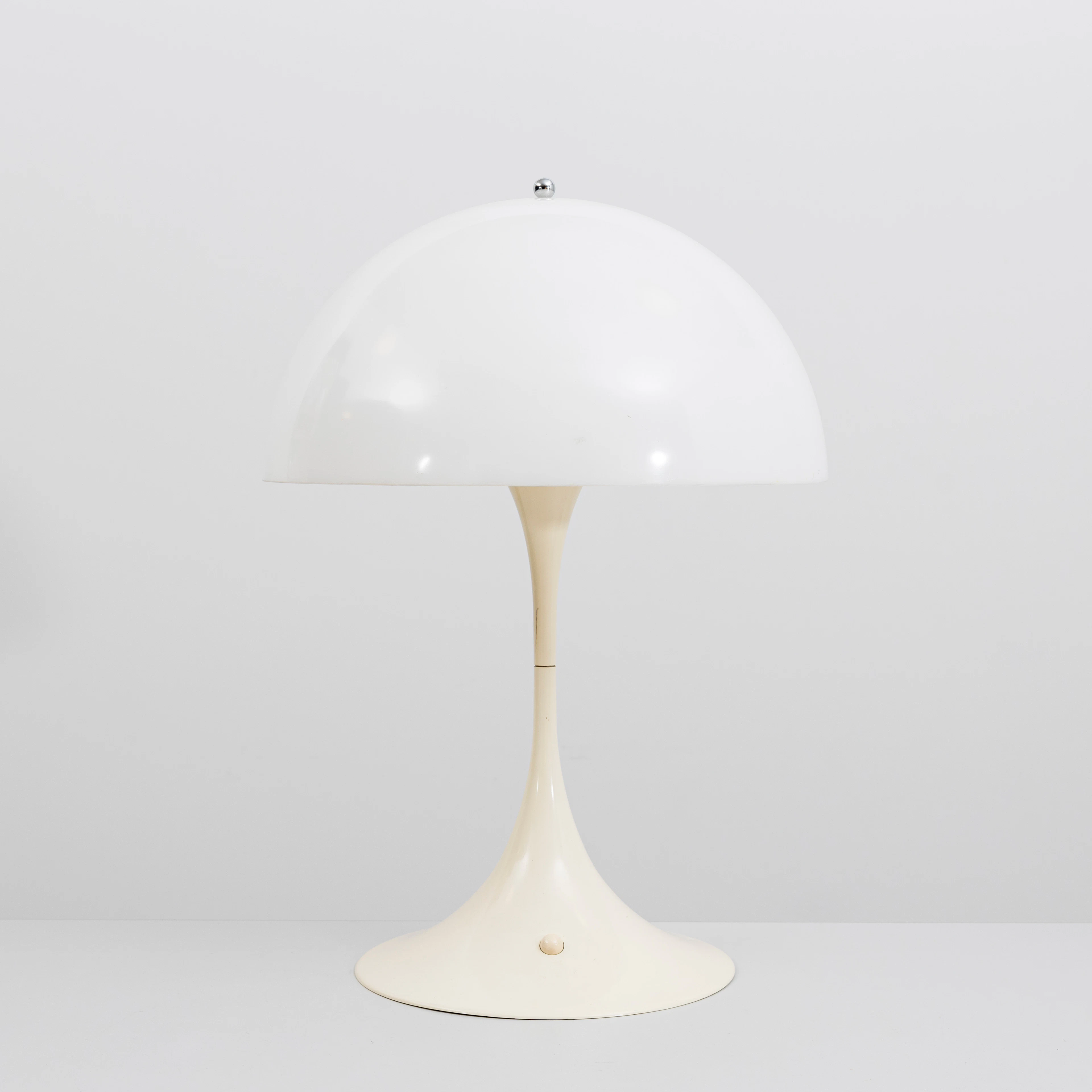 VERNER PANTON. Bordslampa, "Panthella", nr 23430, plast, etikettmärkt