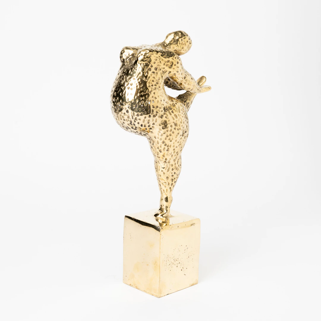 ANDREAS WARGENBRANT. Skulptur, guldpatinerad brons, "Look at me"