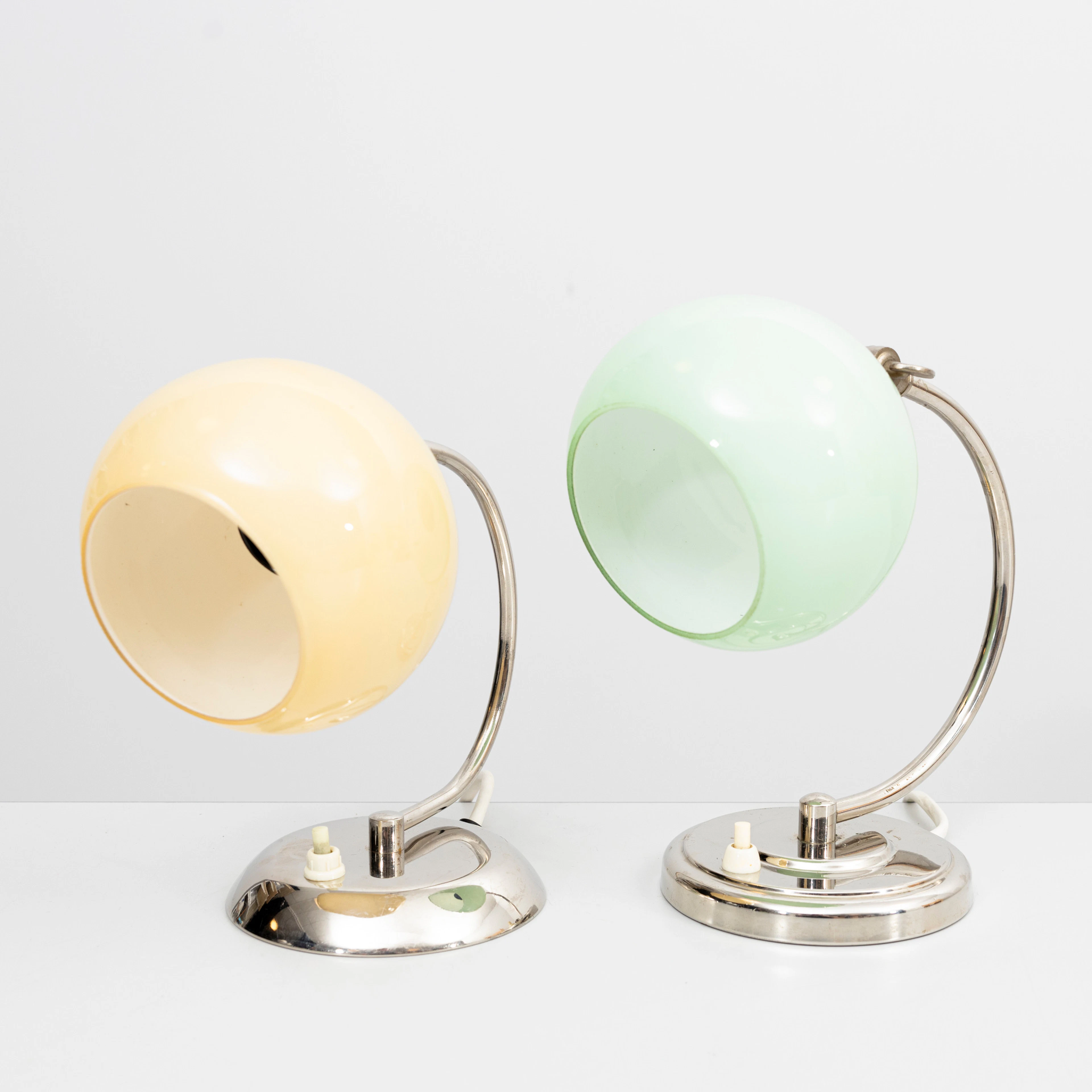 BORDSLAMPOR / VÄGGLAMPOR, 2 st, metall och glas, Art Deco, 1930-tal.