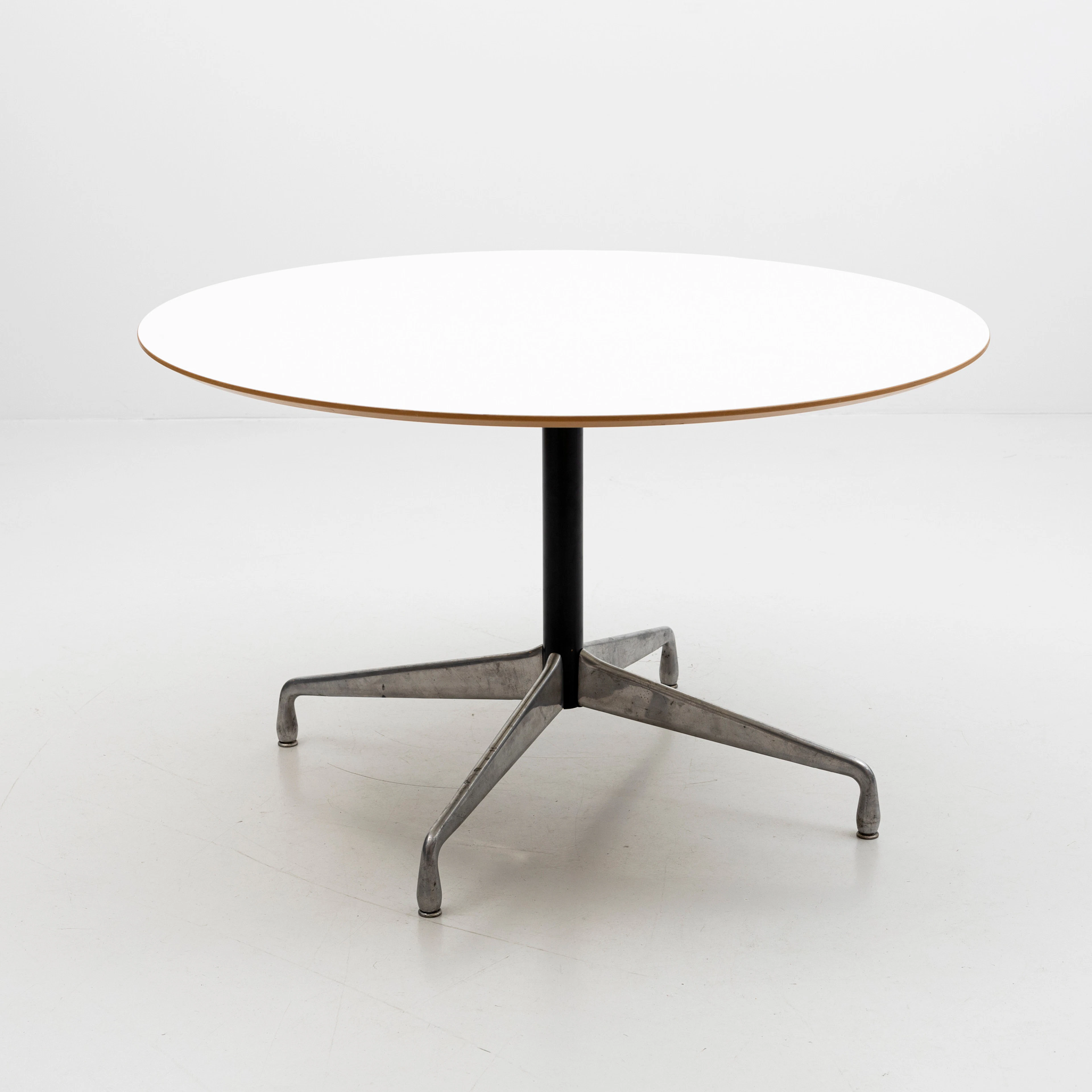 CHARLES & RAY EAMES, underrede, "Eames Segmented Tables", för Vitra.