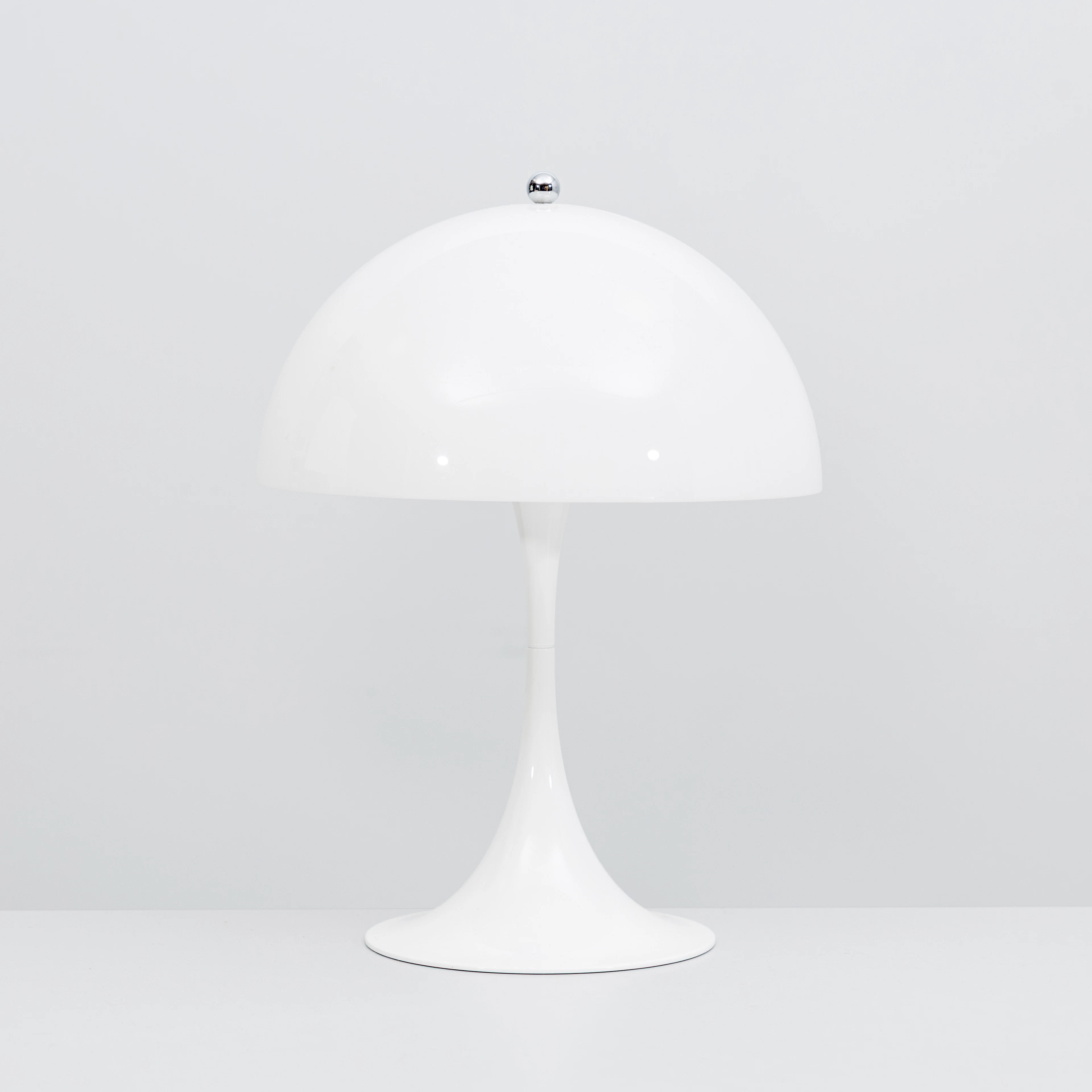 VERNER PANTON. Bordslampa, "Panthella", Louis Poulsen.