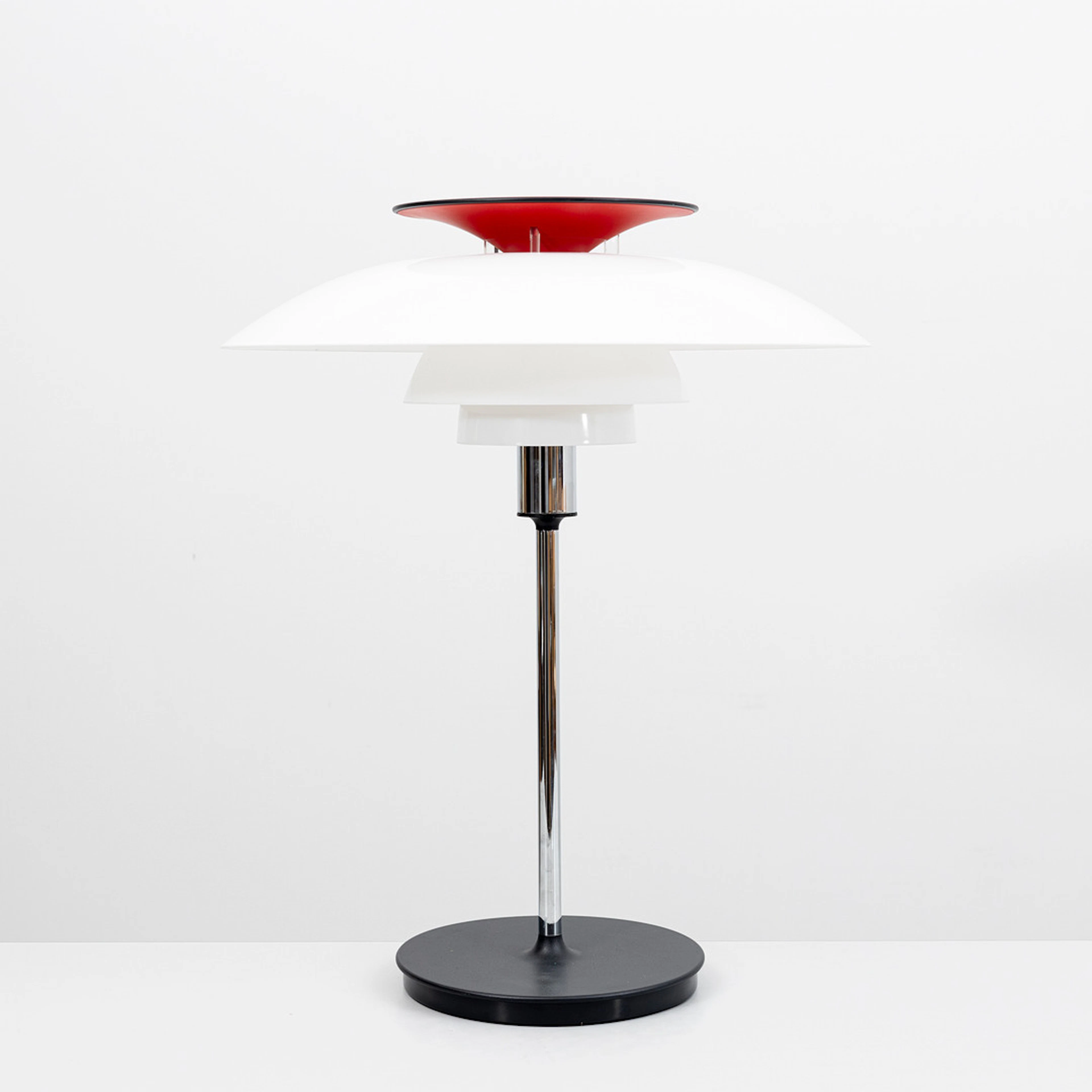 POUL HENNINGSEN. Bordslampa, aluminium och plast, PH-80, för Louis