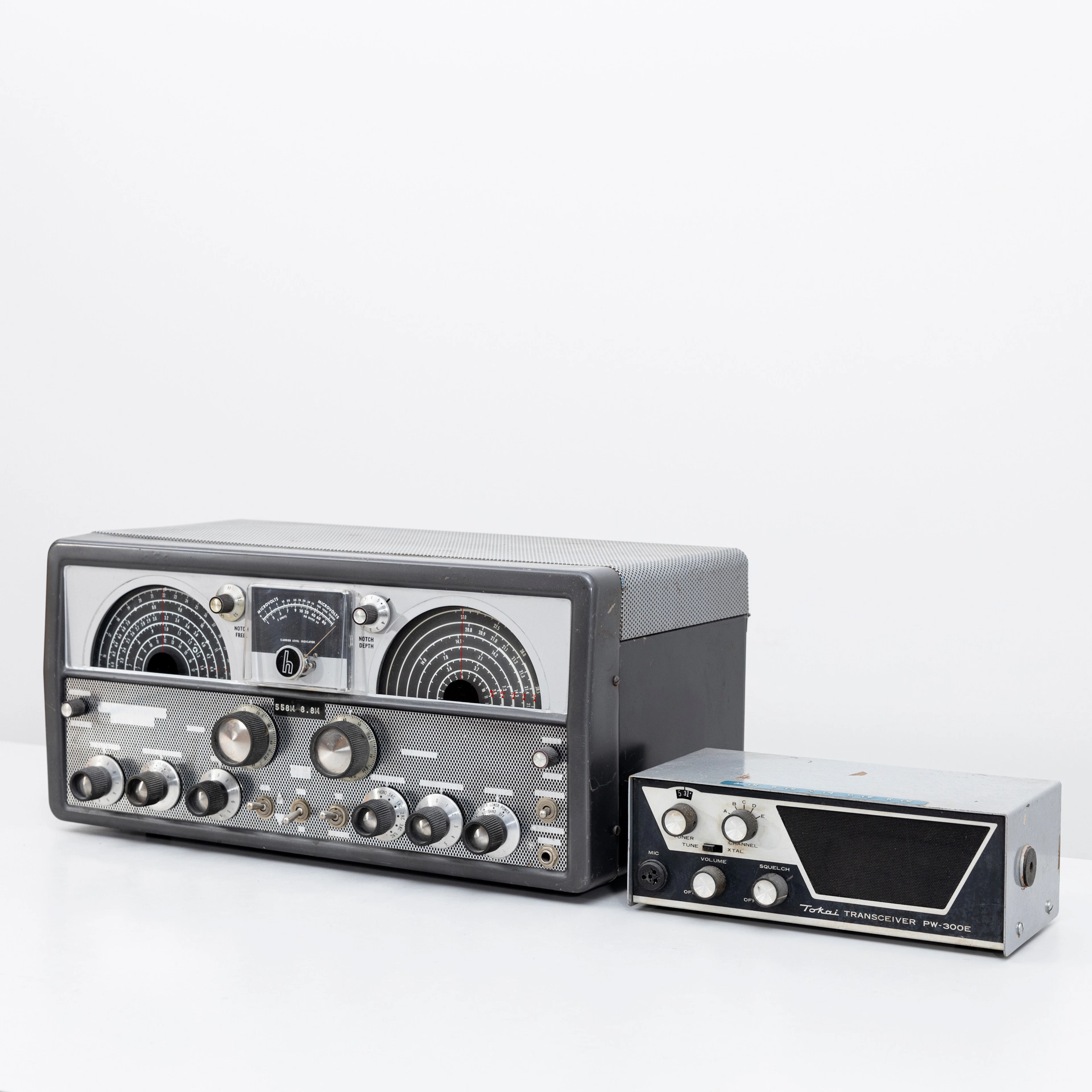 RADIOMOTTAGARE, The Hallicrafteras model SX-100 samt KOMRADIO Tokai PW-300E.
