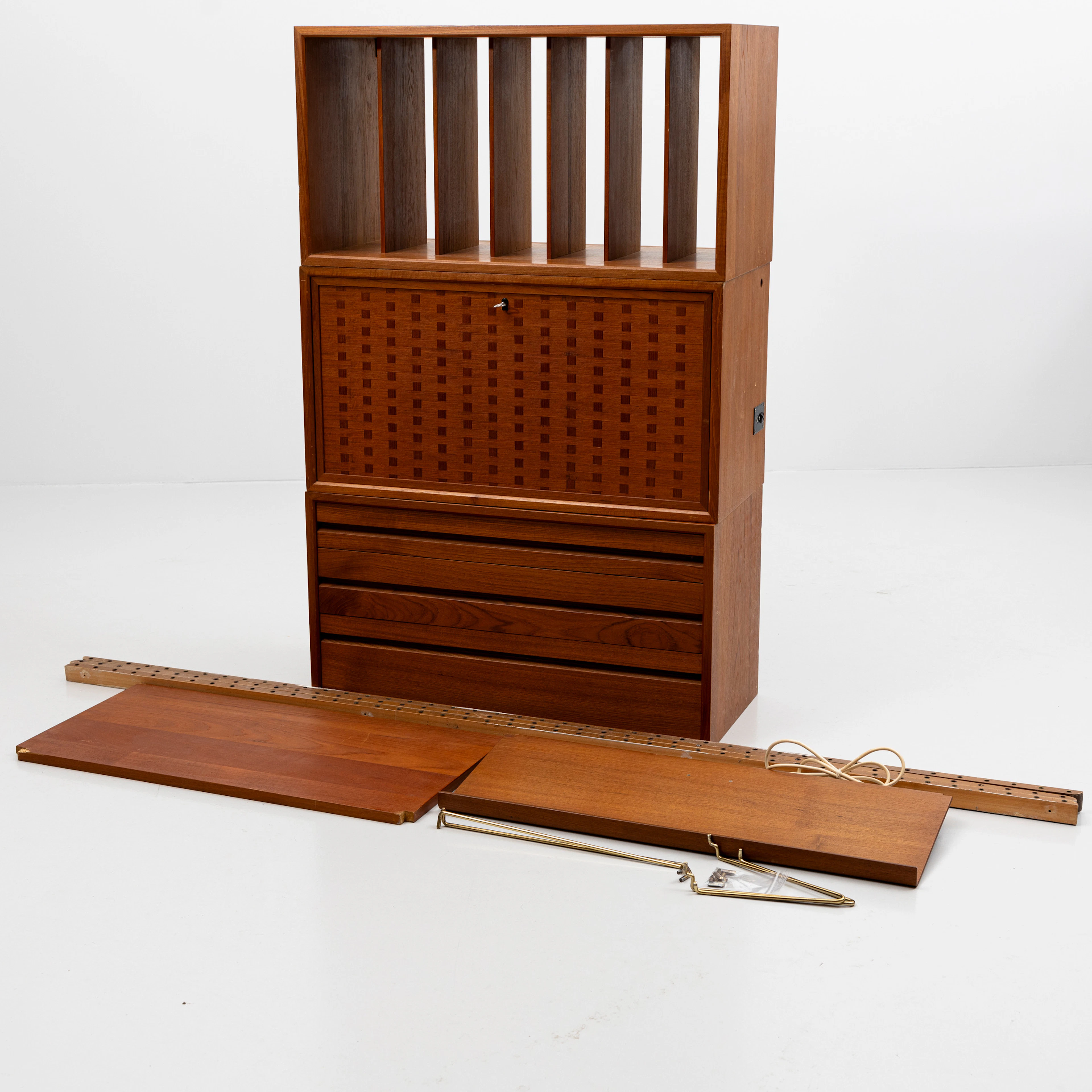 POUL CADOVIUS. Hyllsystem, 8 delar, "Royal System", teak, Danmark, 1960-tal.