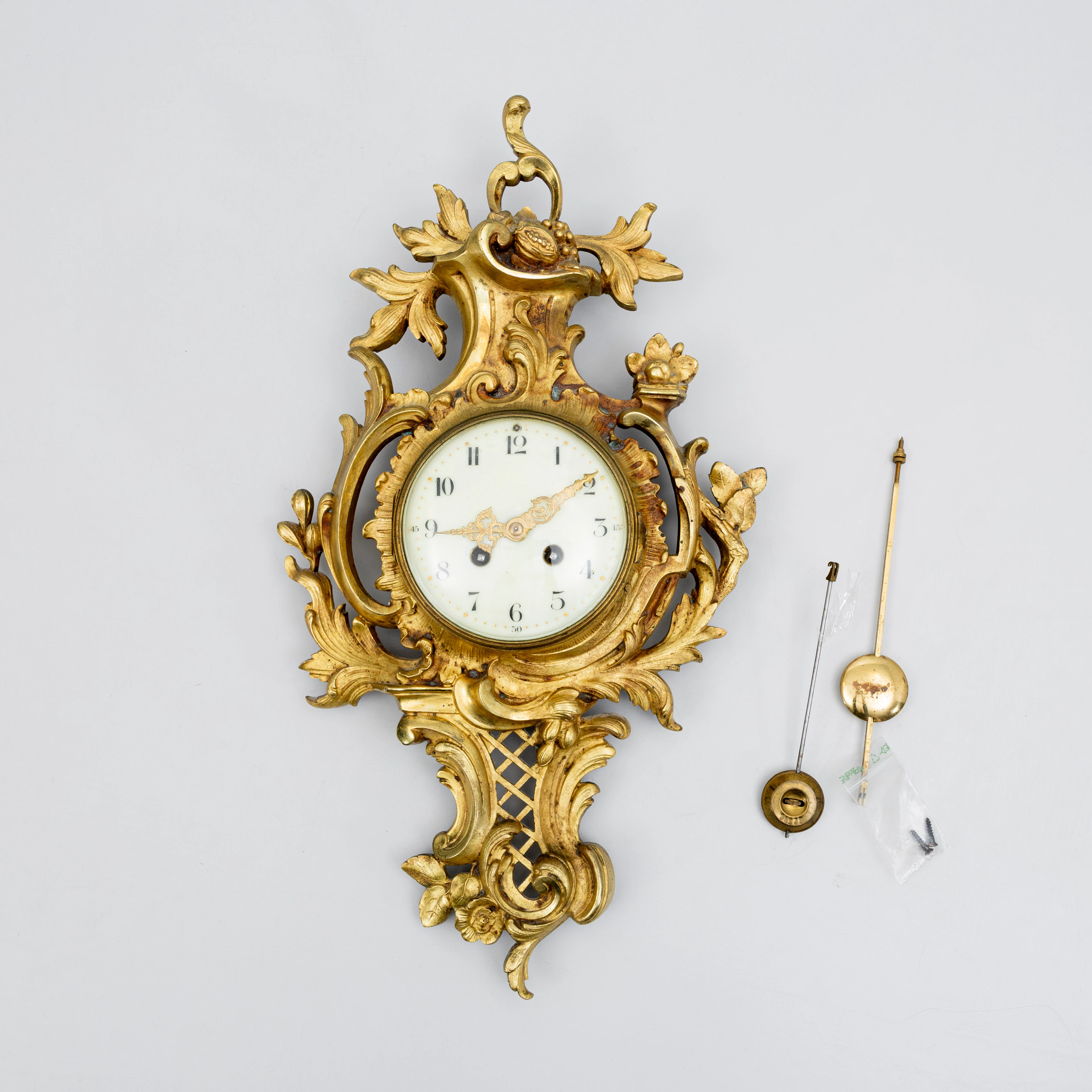 VÄGGPENDYL, sk KARTELLUR, Louis-XV stil, förgylld metall, omkring