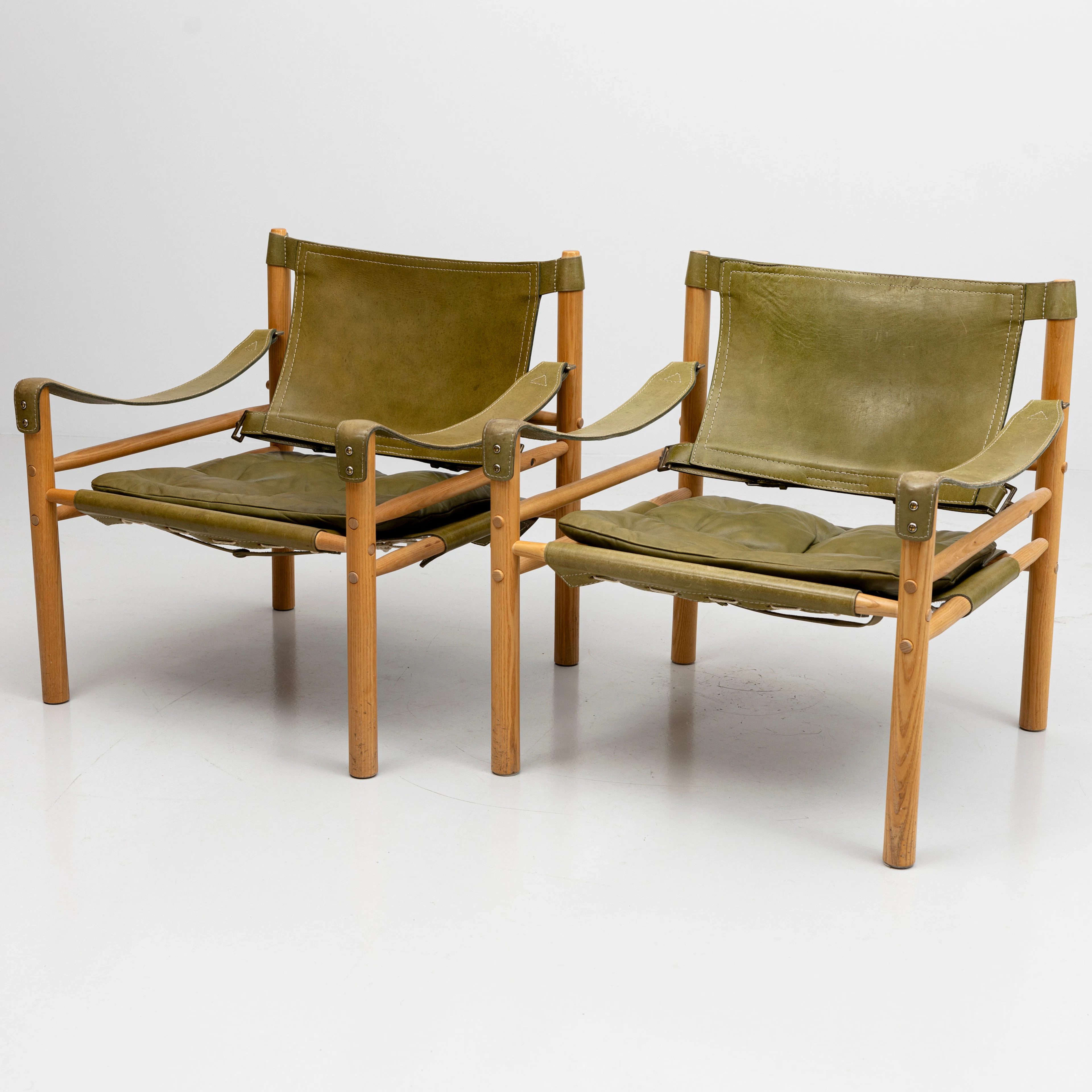 ARNE NORELL. Fåtölj/Safaristol, "Sirocco", olivfärgat grönt läder