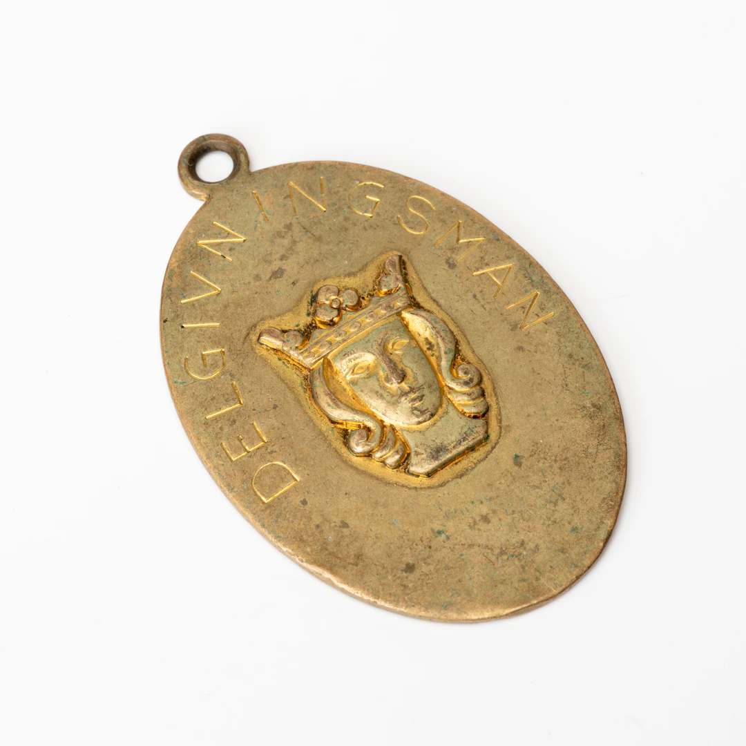 BRICKA, för delgivningsman i Stockholms stad, mässing, 1900-talets mitt.