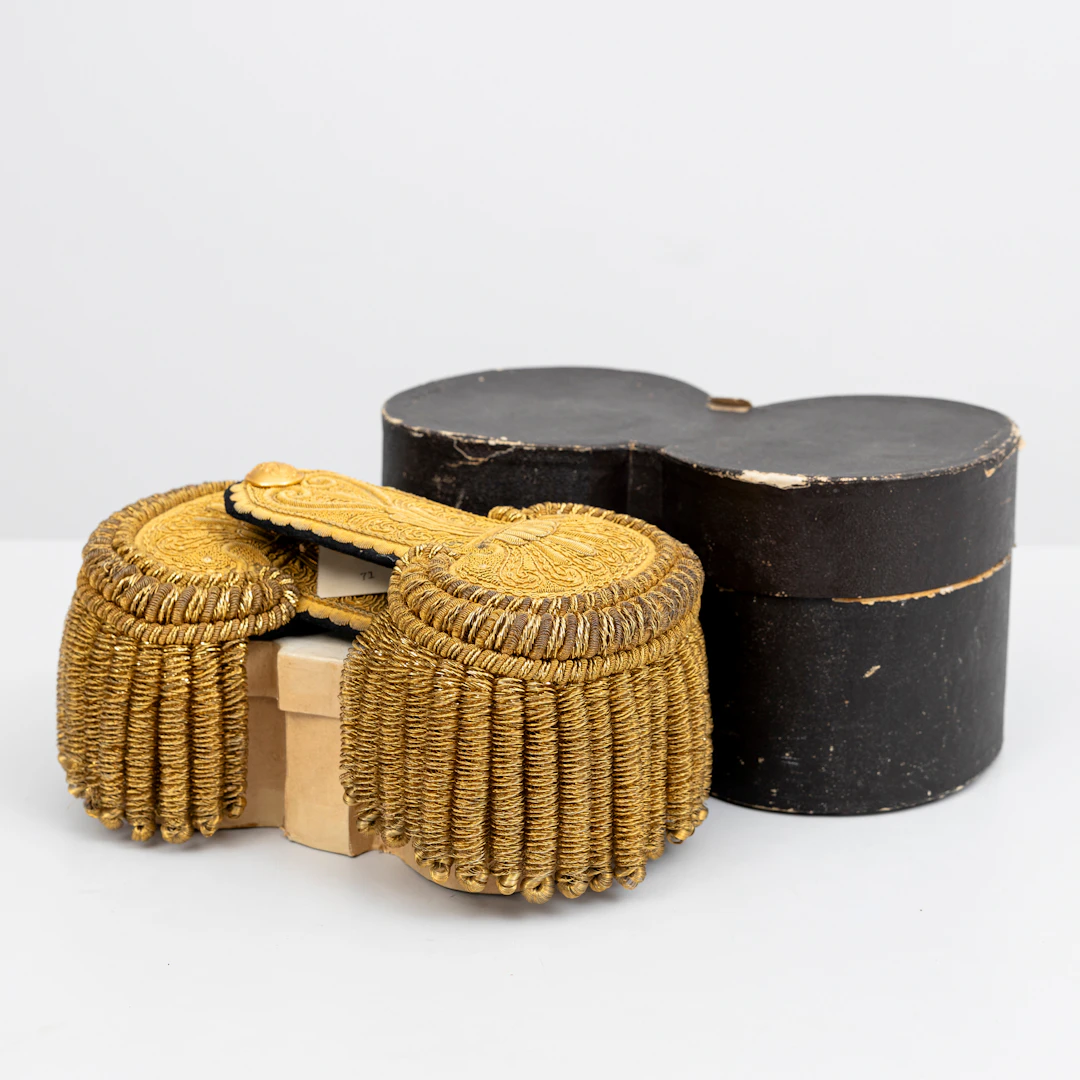 EPÅLETTER 1 par, svenska, för adelsuniform m/1805, ca 1900.