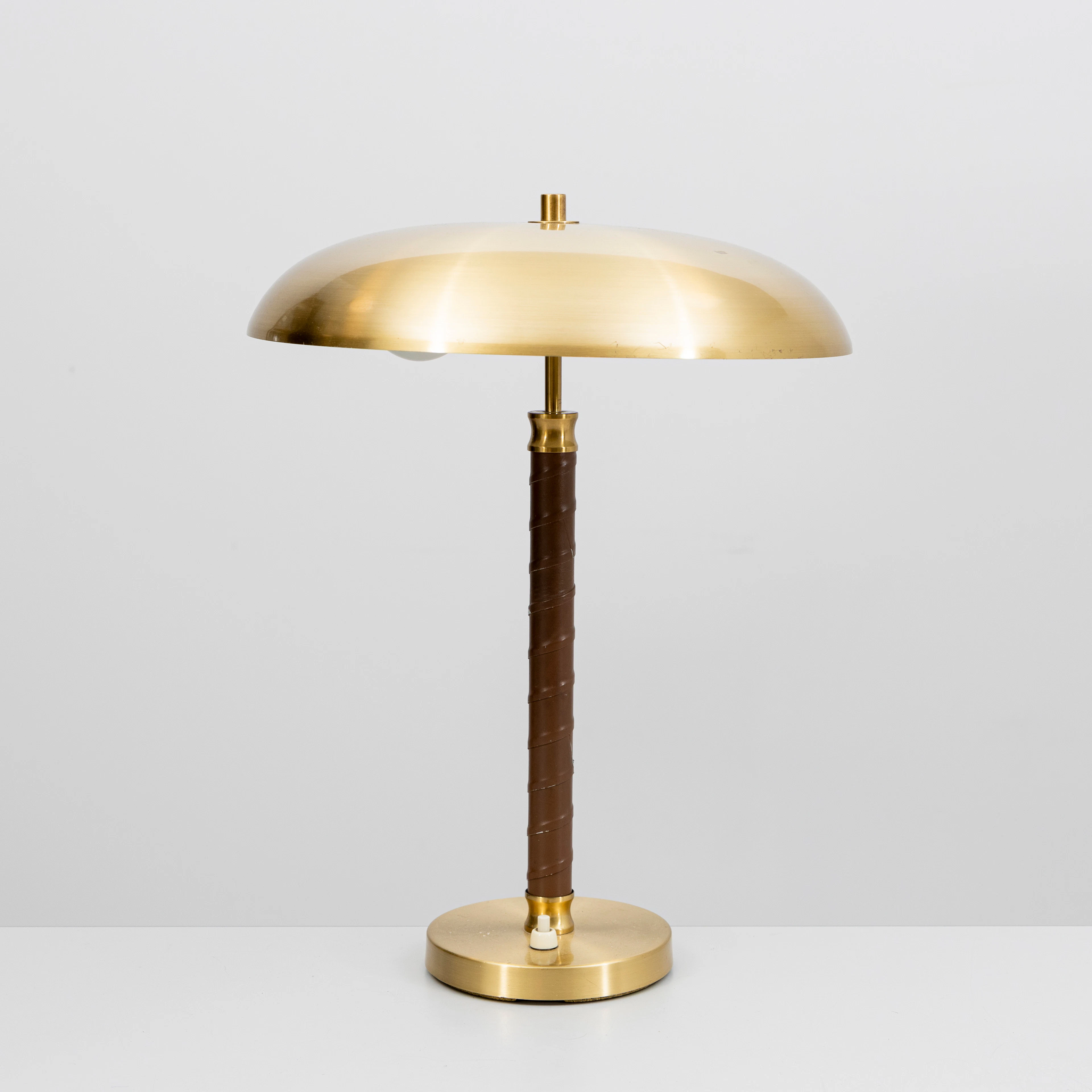 BORDSLAMPA, mässing, modell 8456 Swedish Modern, Boréns, 1900-talets mitt.