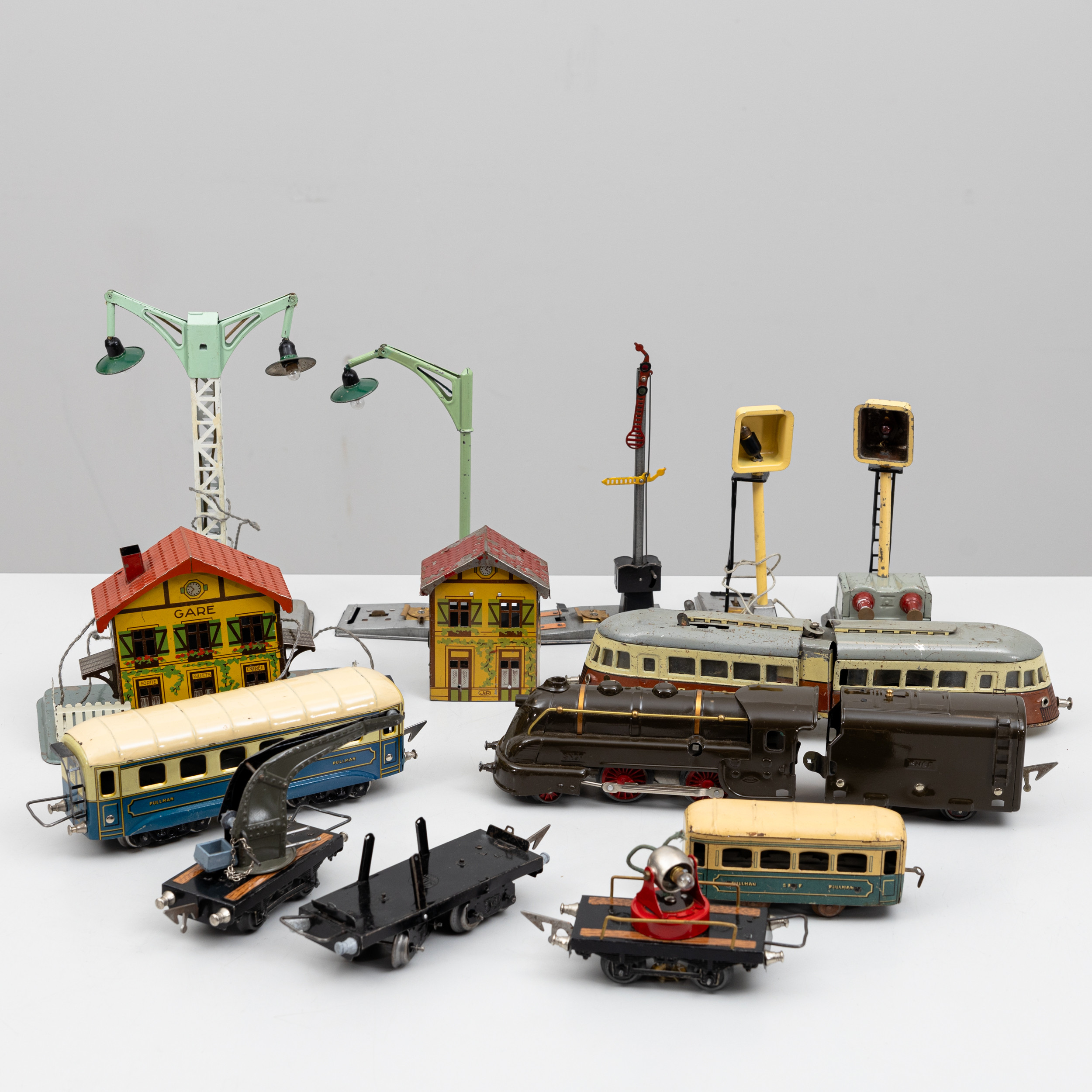 JEP, lot de 5 wagons en tôle, 3 pullman, Postes et