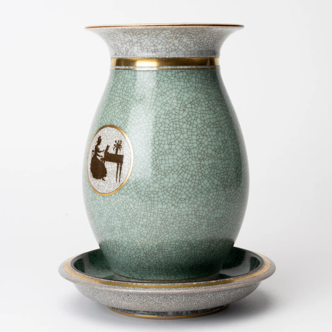 THORKILD OLSEN (1890- 1973). Vas samt Skål, porslinför Royal Copenhagen