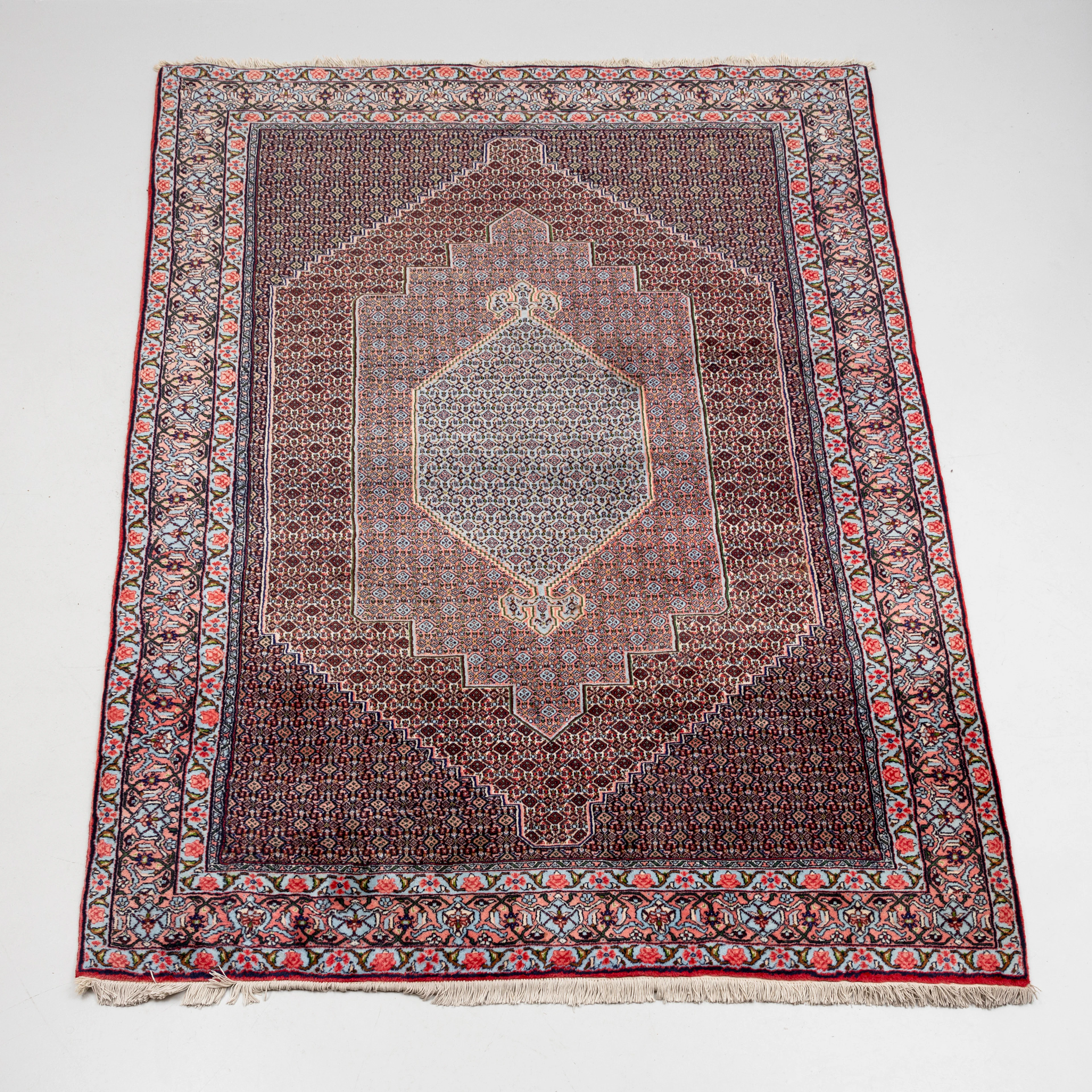 MATTA, Bidjar, ca 301x198 cm.