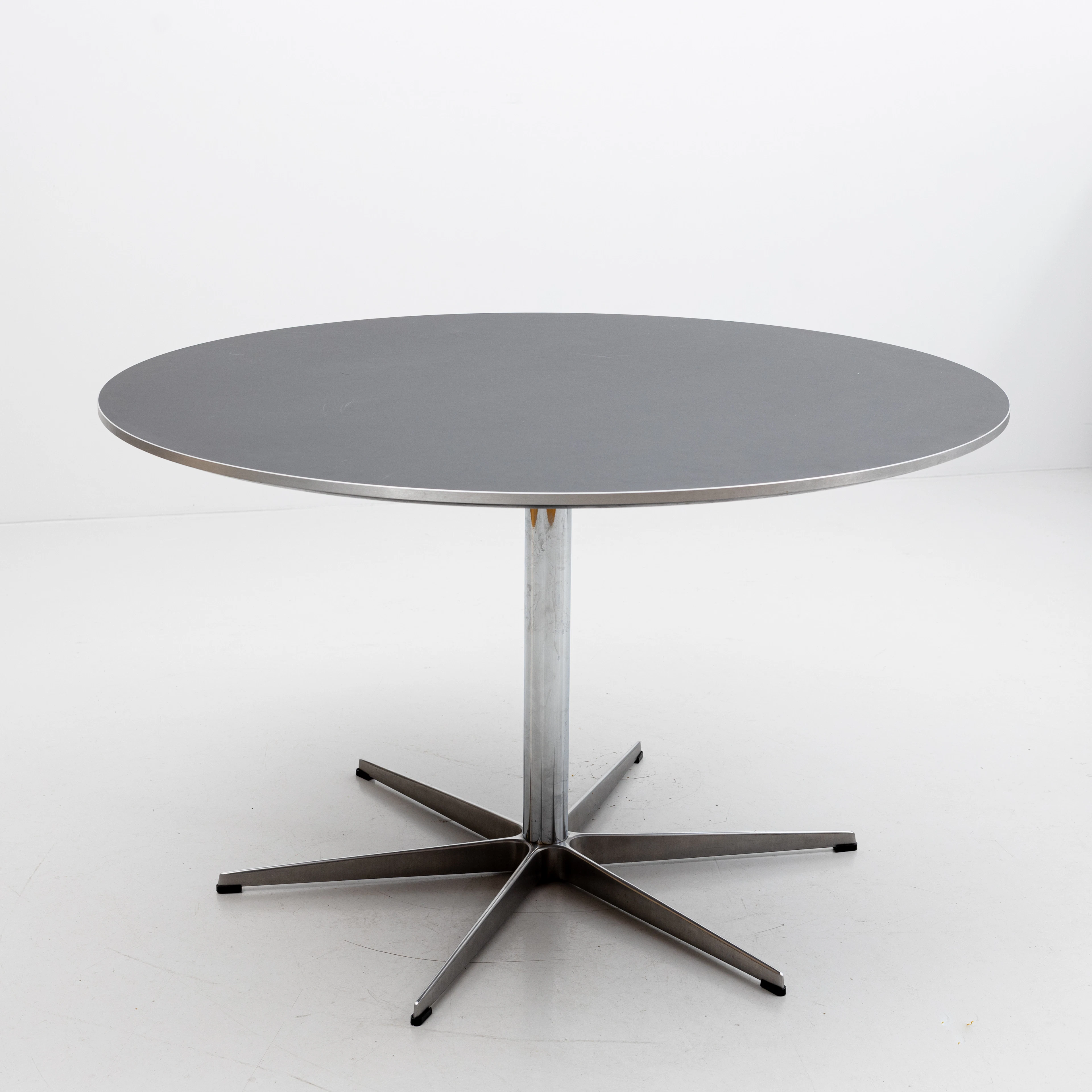 BRUNO MATHSSON/PIET HEIN, bord, "A825 Circular table", Fritz Hansen.