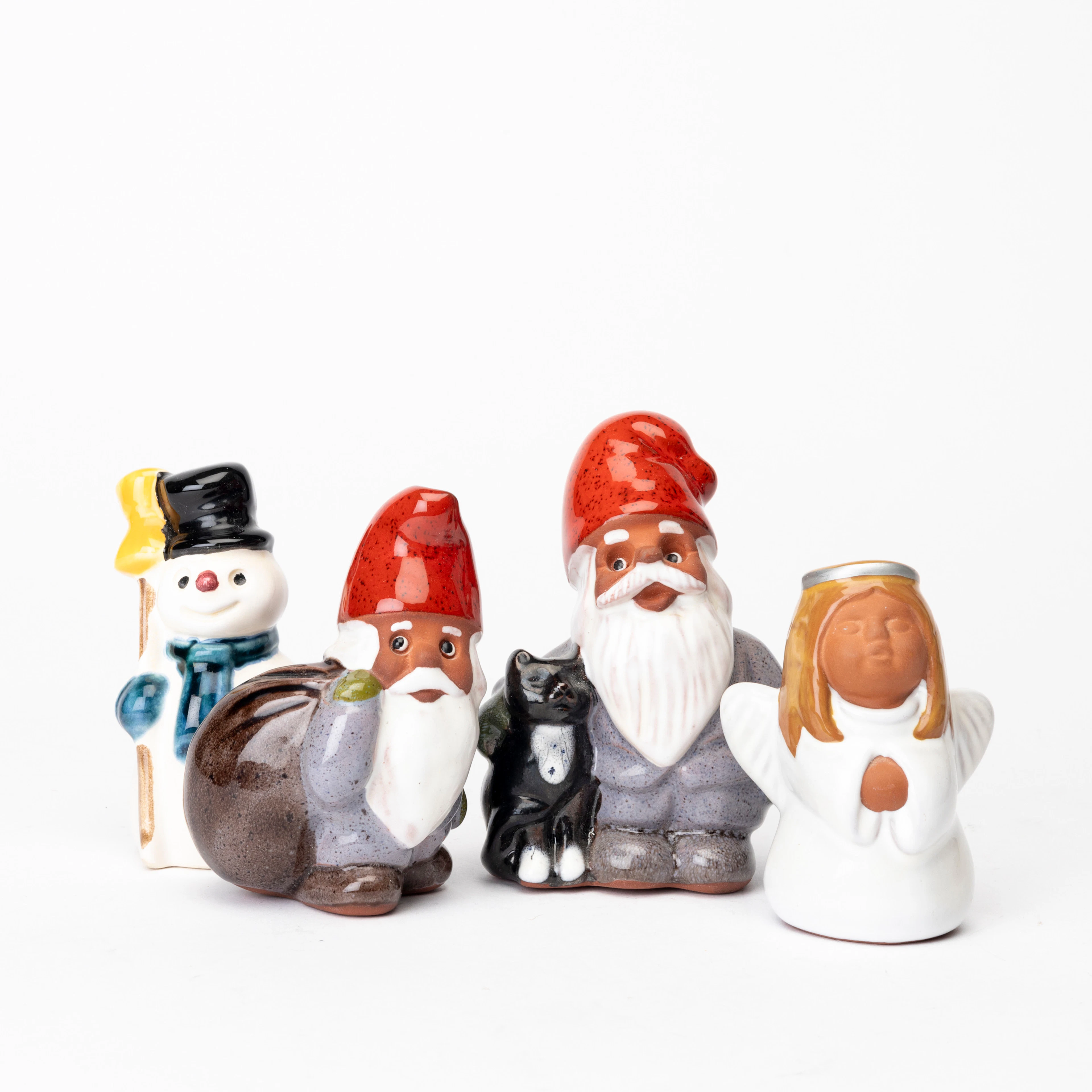 ROLF BERG. Figuriner, 4 st, glaserad keramik och gips Tomtar, 3 st