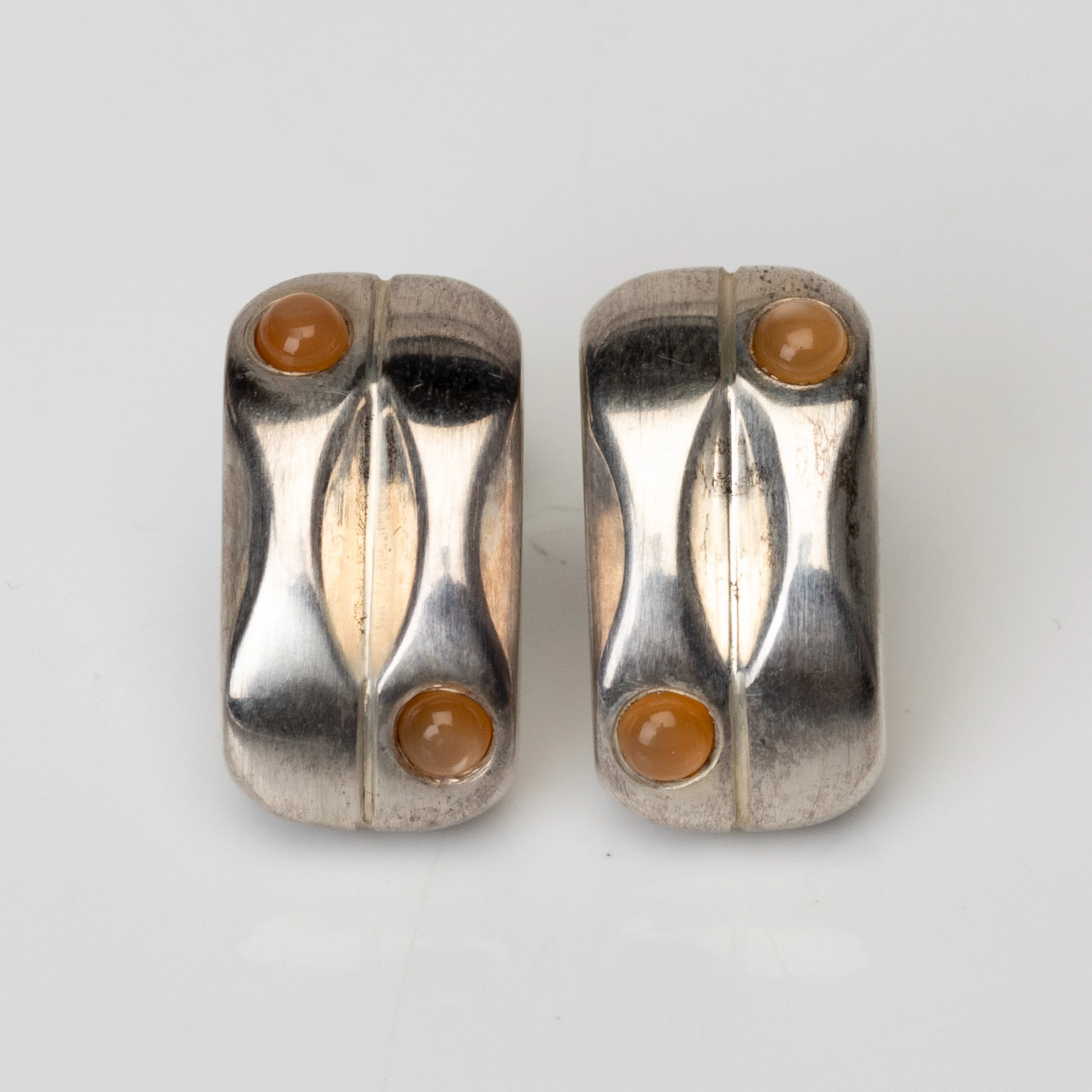 MARIA BERNTSEN. 1 par örhängen ur serien "Mirror", no. 261, sterlingsilver