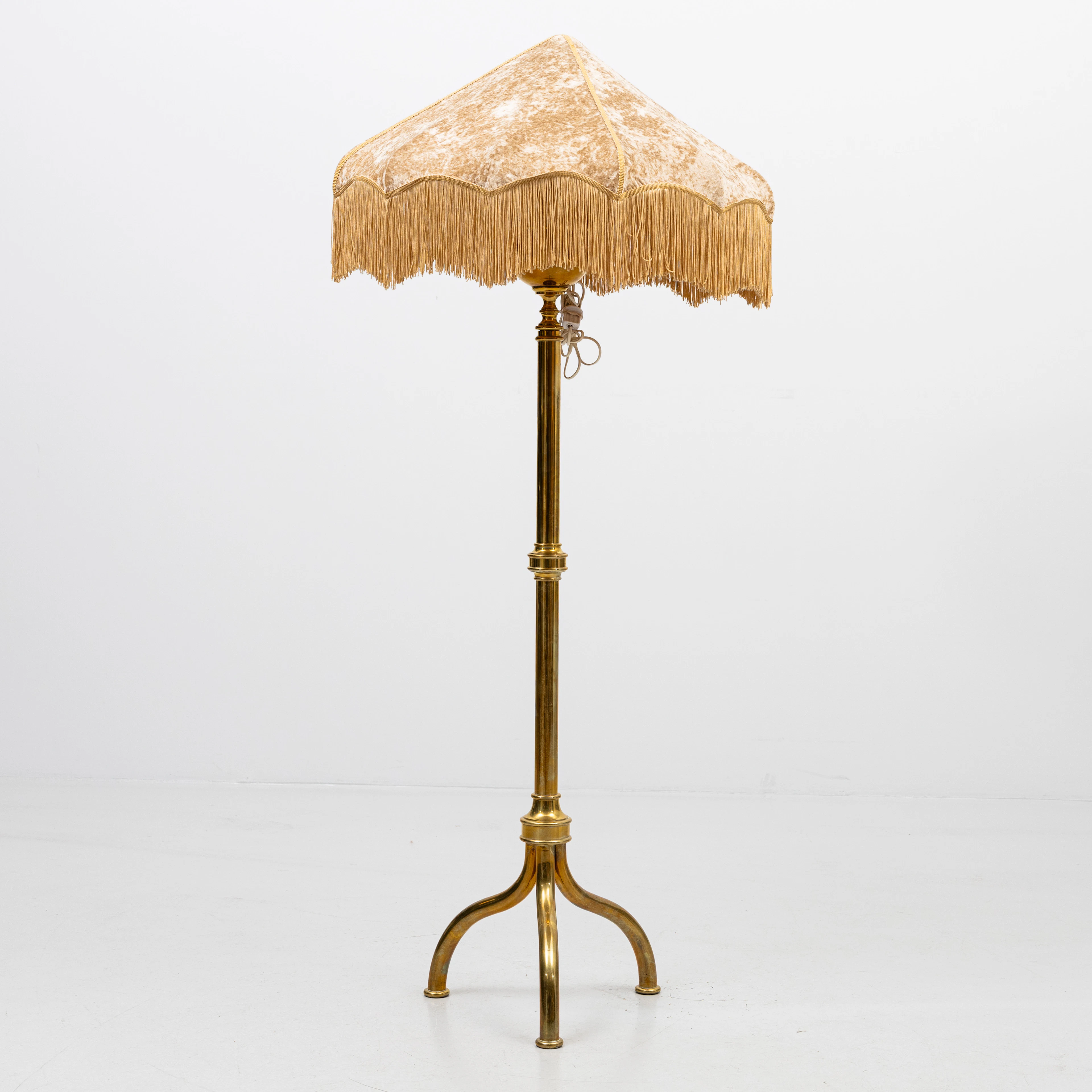GOLVLAMPA, mässing, 1900-talets andra hälft.