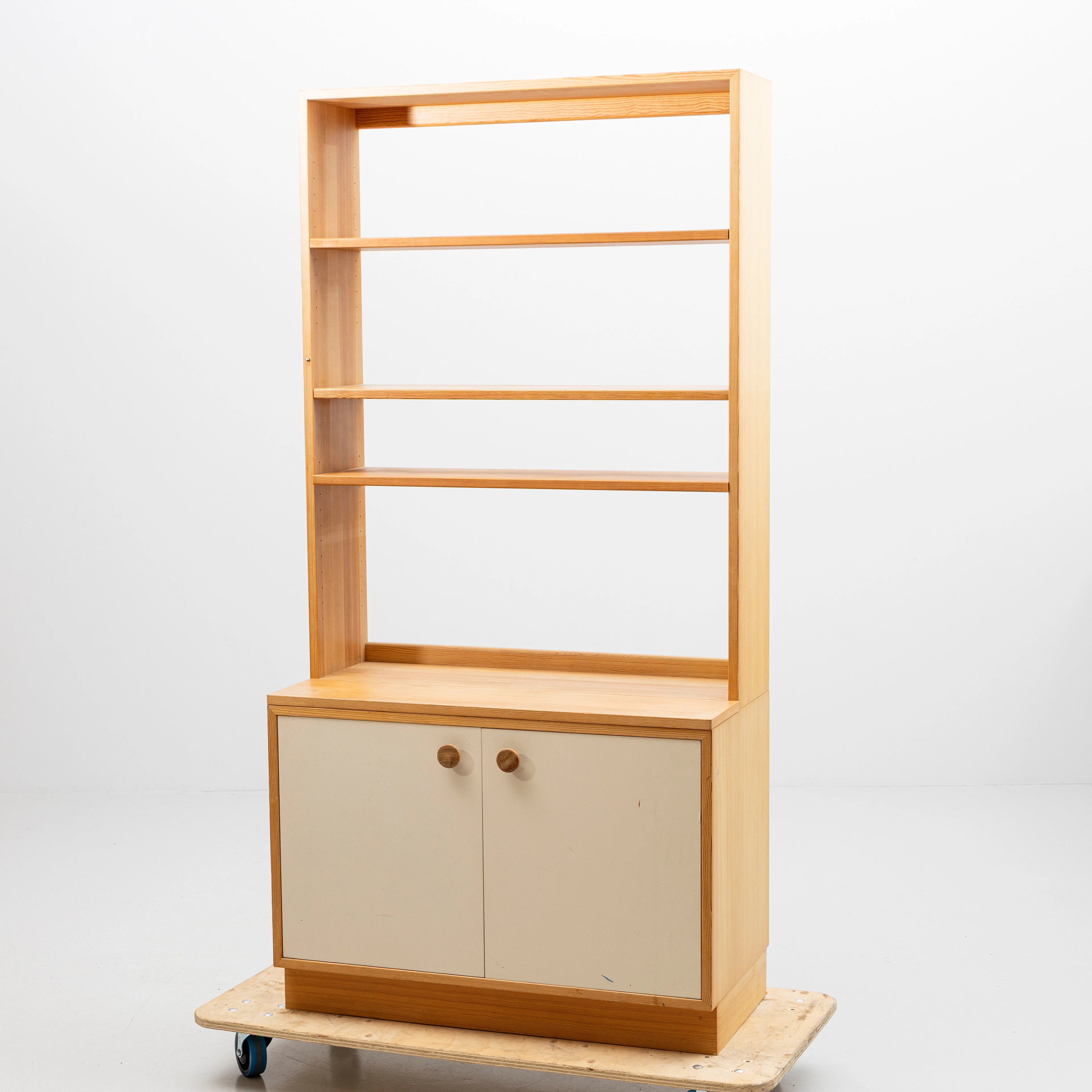 KARIN MOBRING. Bokhylla med skåp, 2 moduler, "Rydbo", furu, IKEA, 1960-/70-tal.