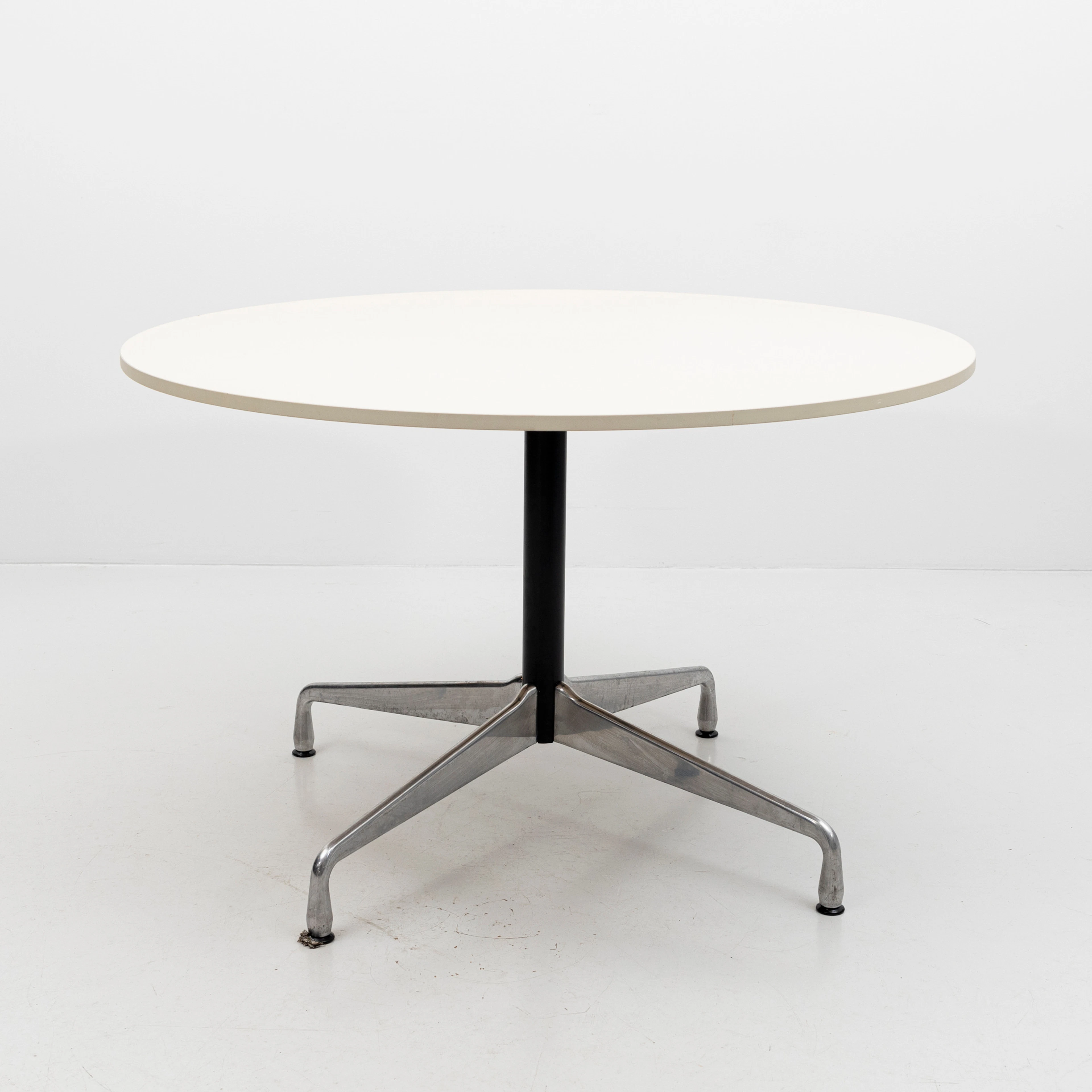 CHARLES & RAY EAMES, underrede "Eames Segmented Tables", 2000-tal.
