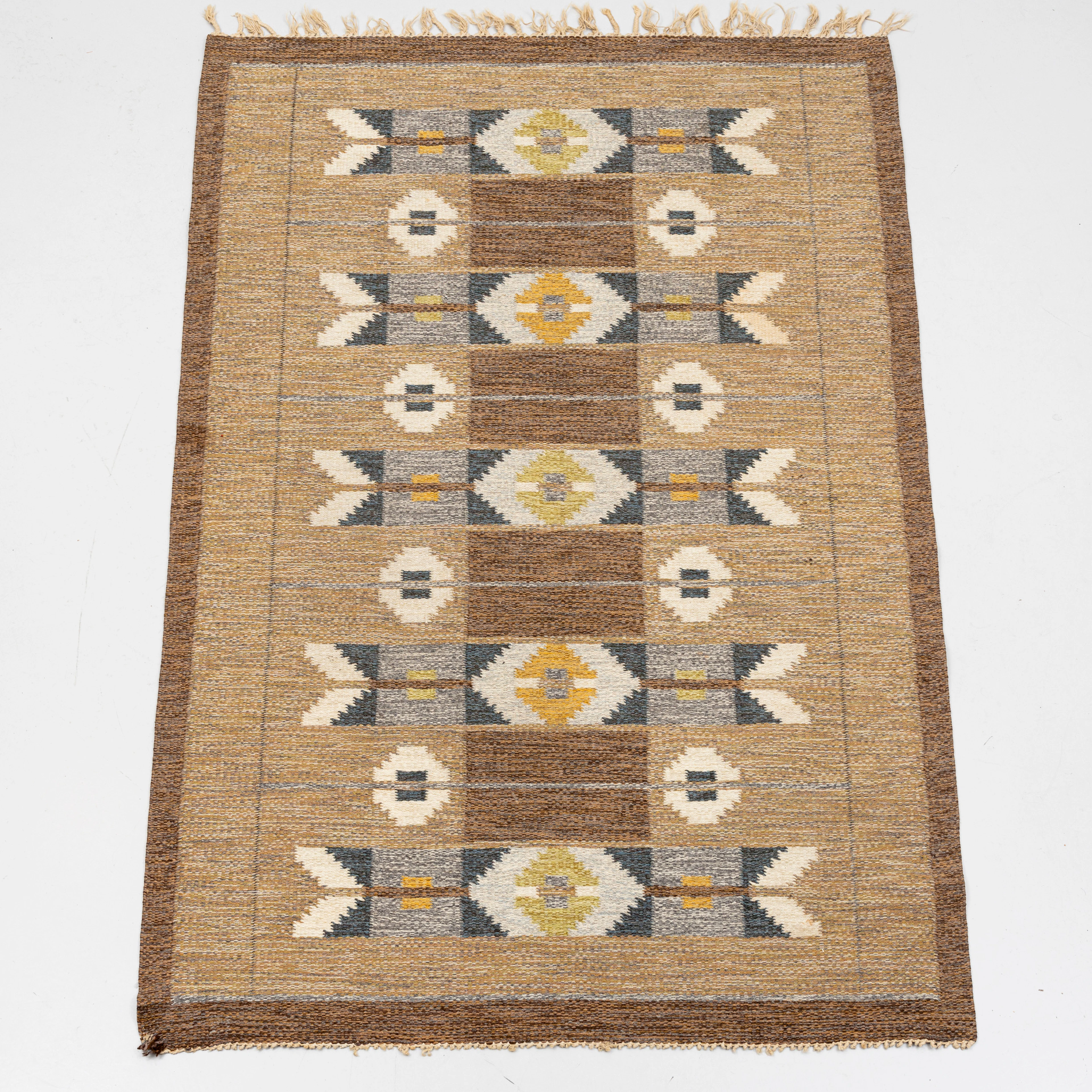INGEGERD SILOW. Röllakan, matta, monogramsigernad, Mått ca 205x134cm.