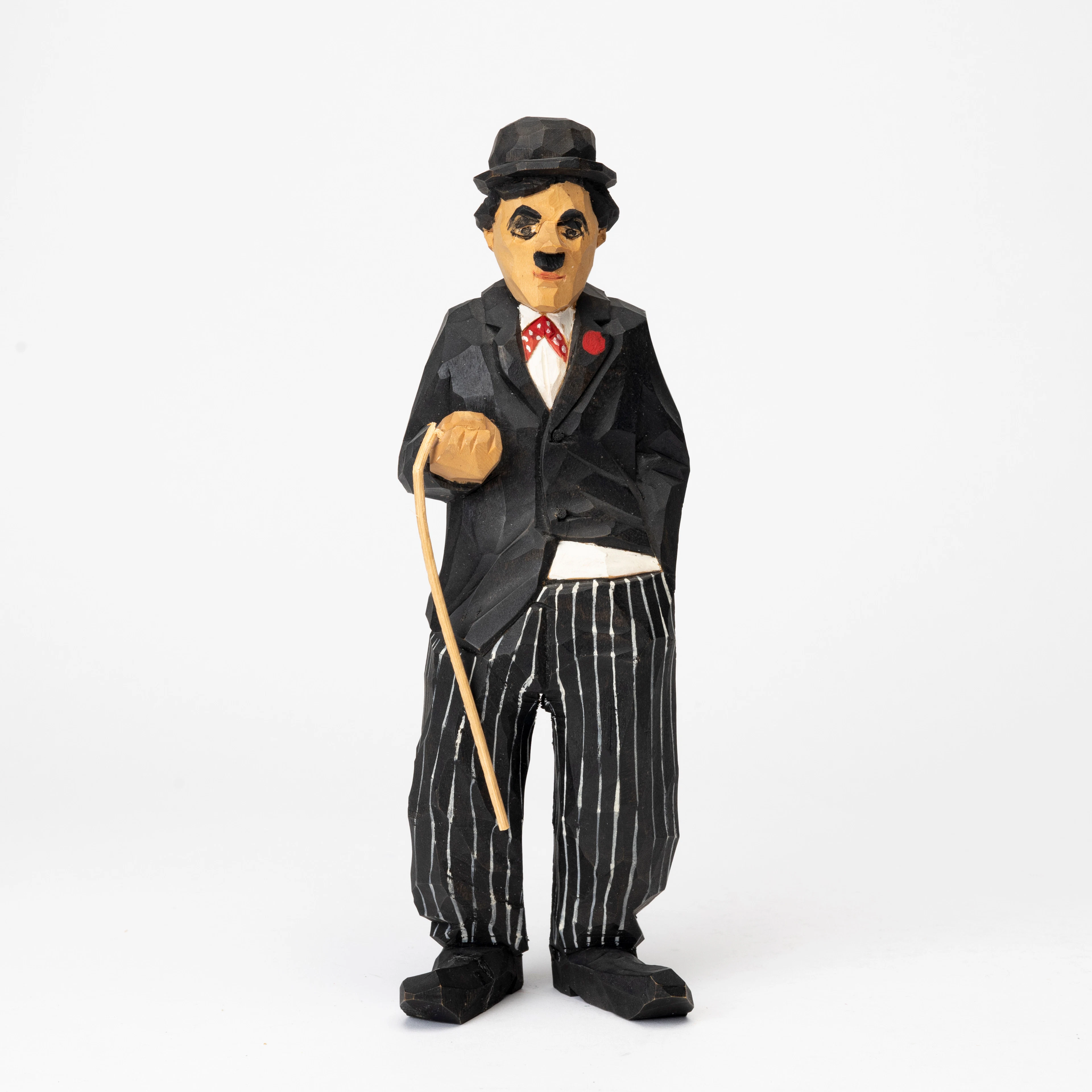 SVEN GUNNARSSON. Snidad träfigur, Charlie Chaplin, signerad.