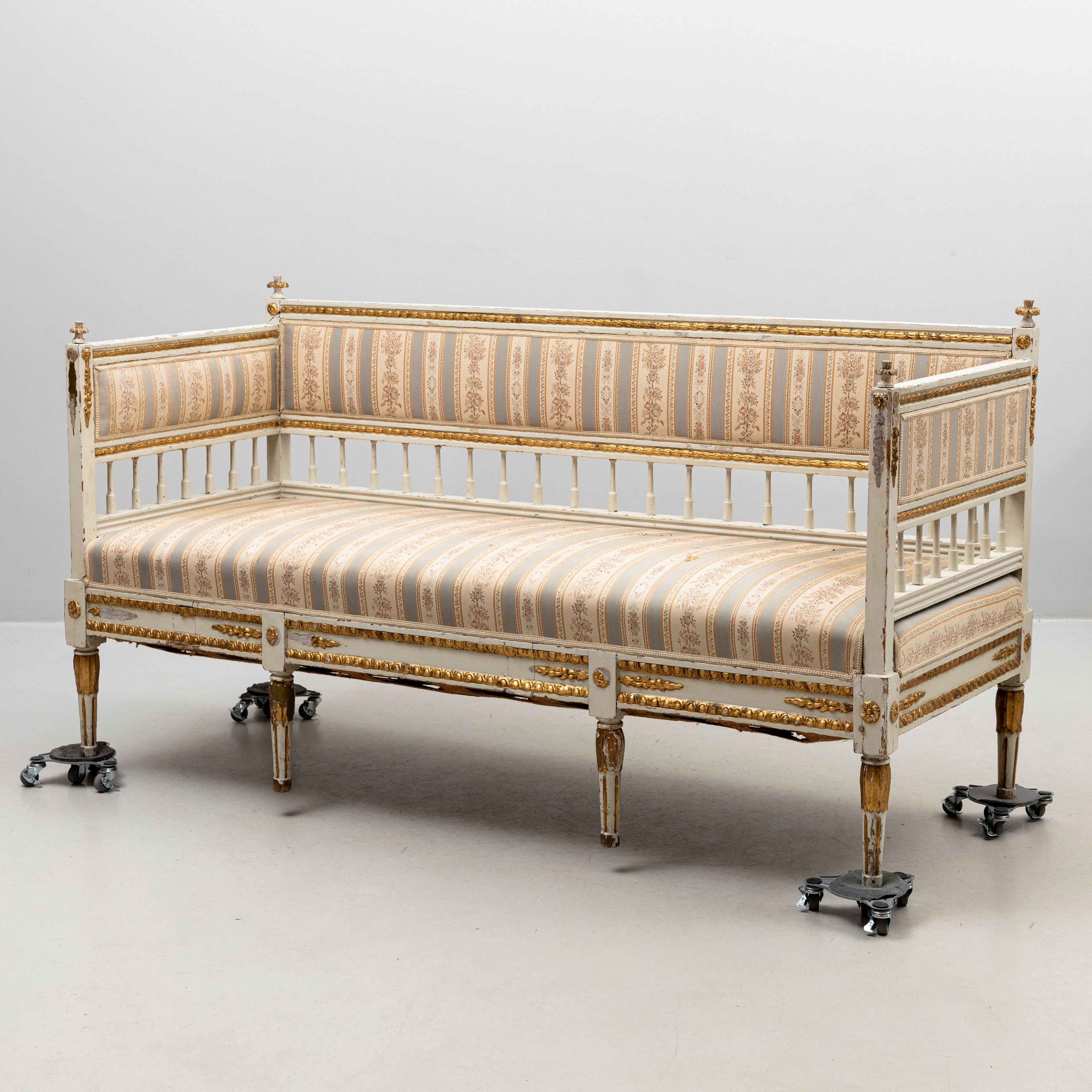 SOFFA, vitmålat trä, Sengustaviansk, 1800-talets början.