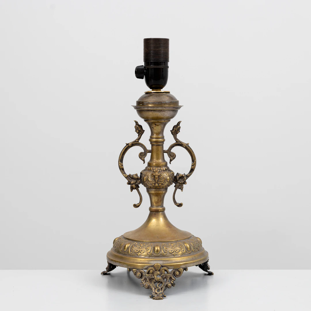 BORDSLAMPA, omgjord fotogenlampa, försilvrad mässing, 1800/1900-tal.