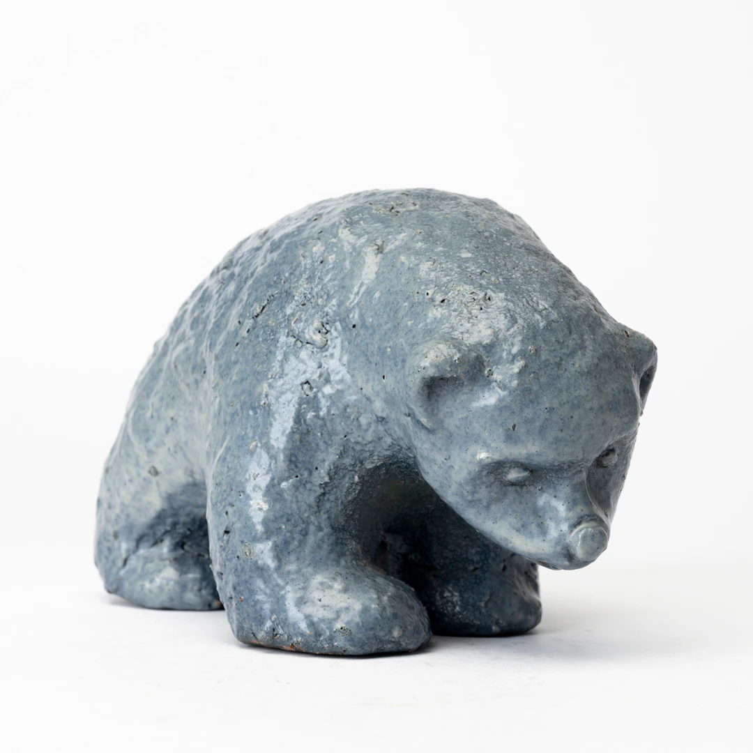 ÅKE HOLM. Figurin, stengods, björn, signerad.