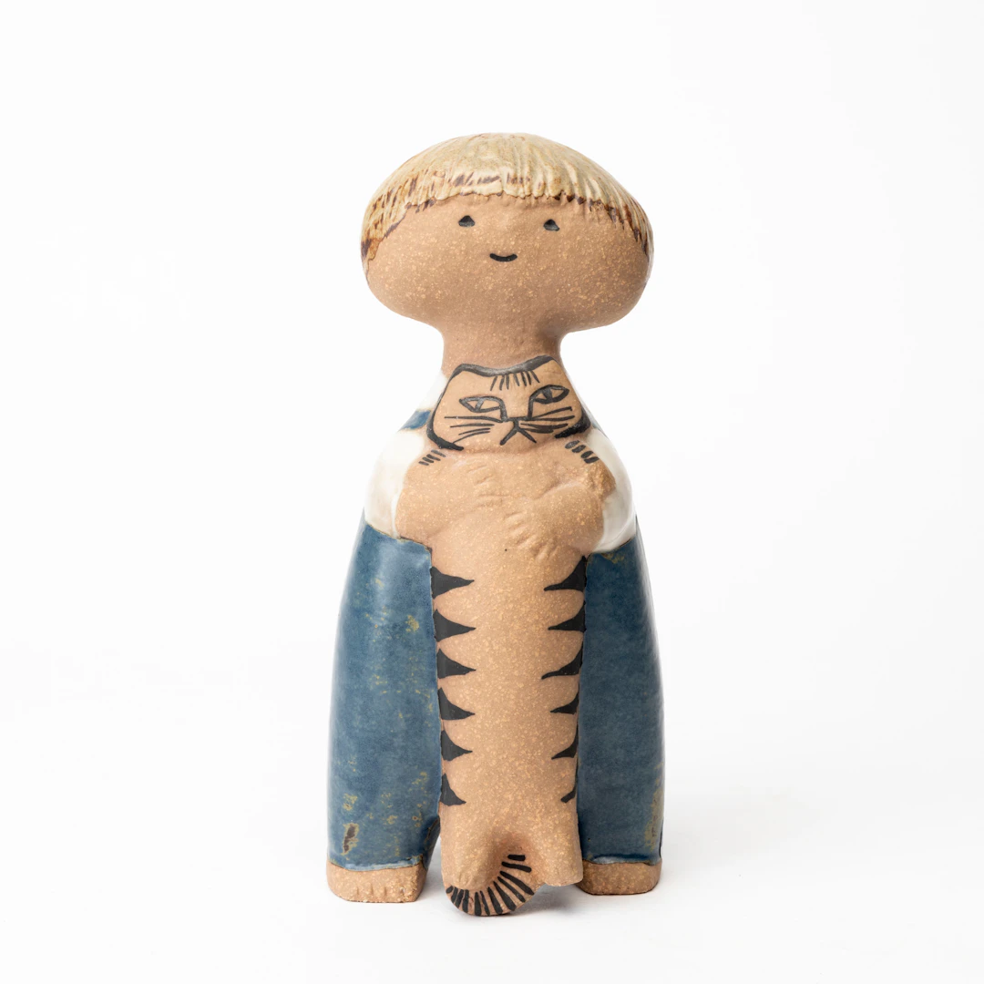 LISA LARSON. Figurin, stengds, "Pelle", ur serien "Larsons ungar"