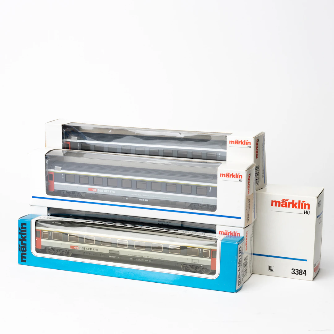 MÄRKLIN 3384 SBB:s diesellok Am 4/4 samt 4 persontågsvagnar, inst