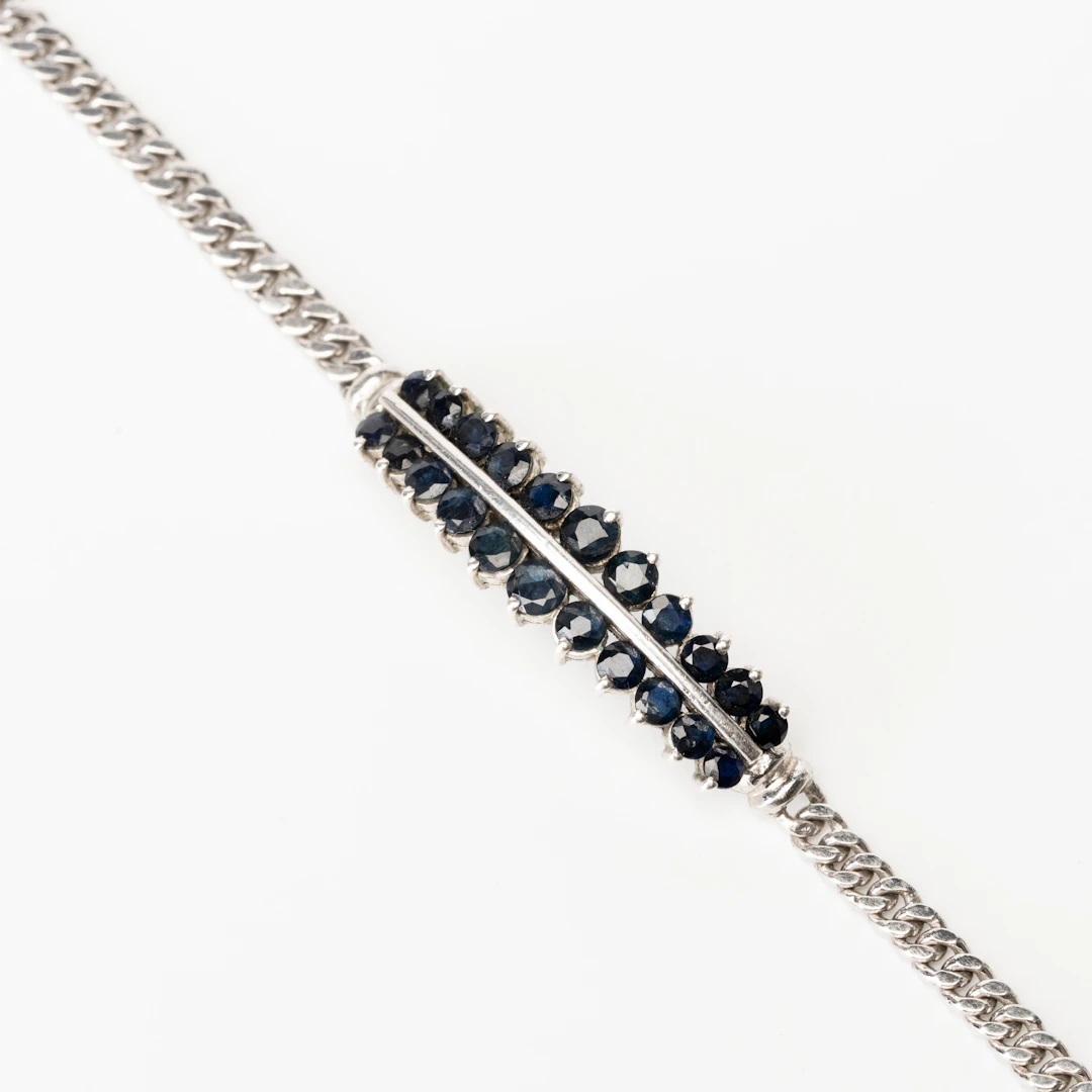 ARMBAND, silver, med blå stenar, sannolikt safirer, 1900-talets andra hälft.