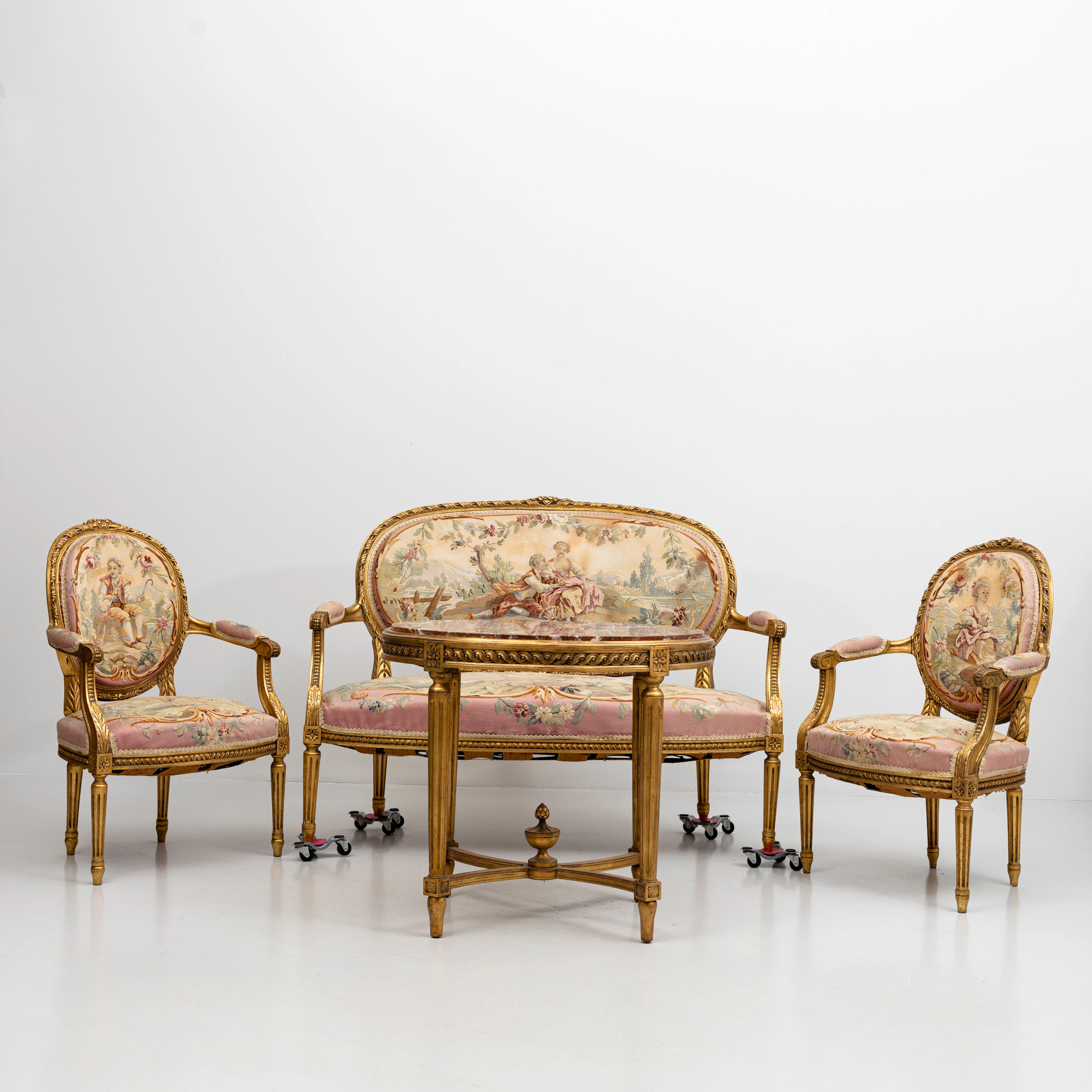 SALONGSGRUPP, förgylld, 4 delar, Louis XVI- stil, 1900-tal.