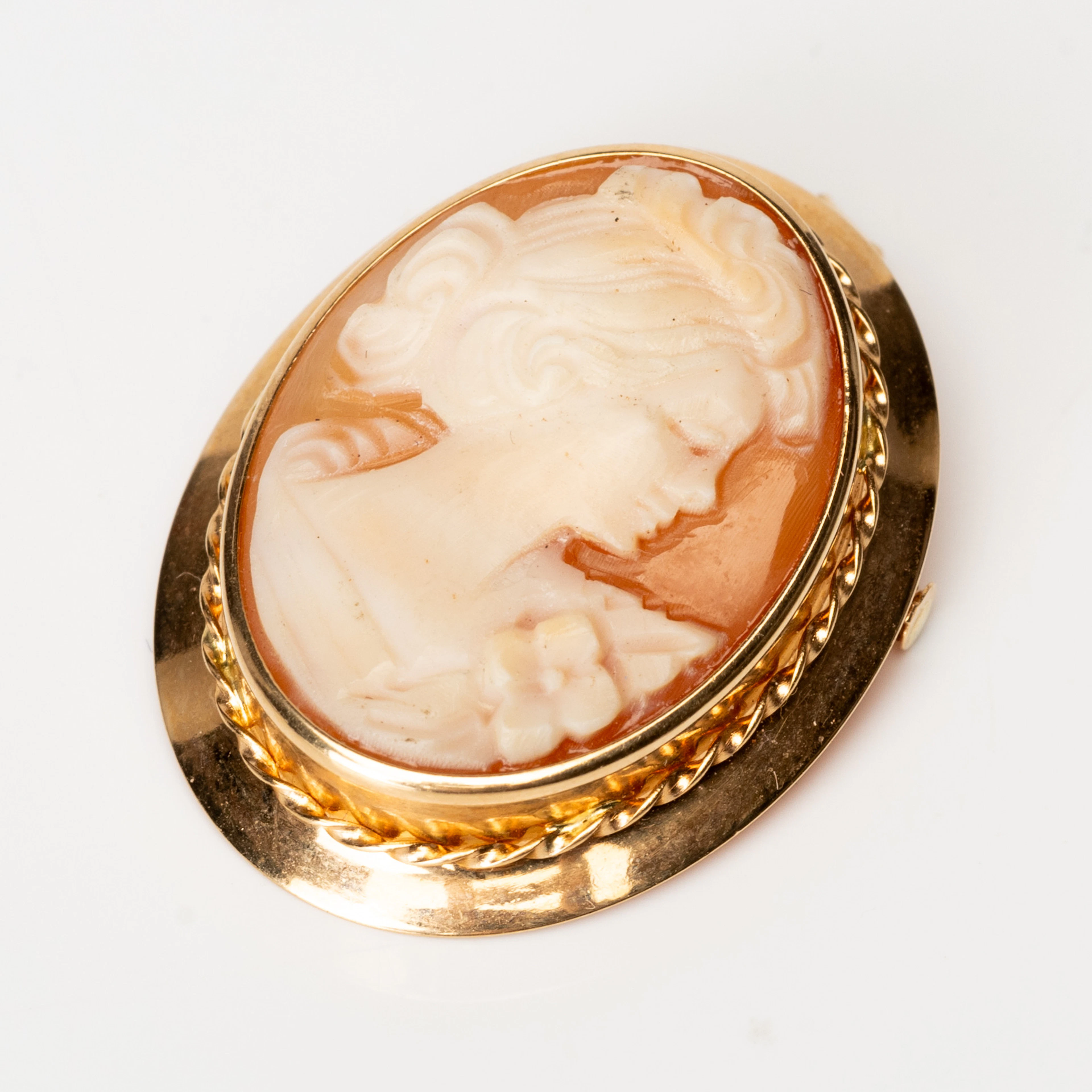 BROSCH/HÄNGE, camé, guld, 18K, otydliga stämplar.