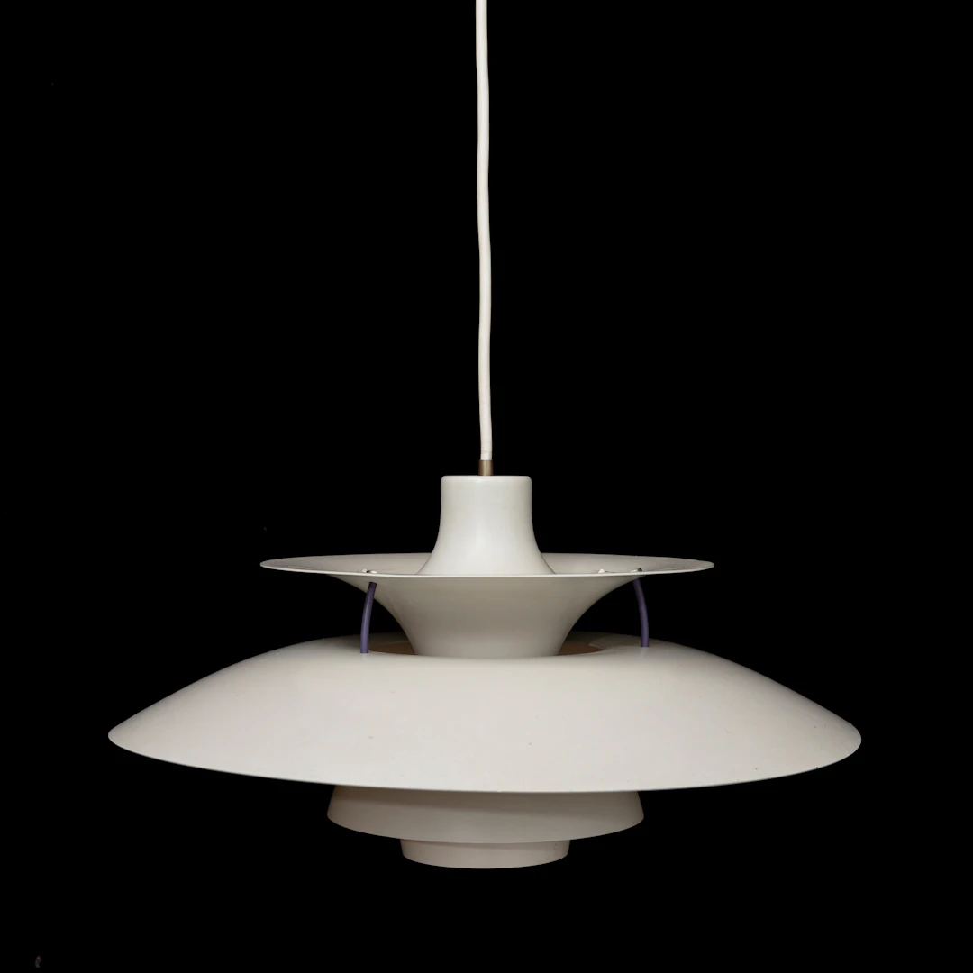 POUL HENNINGSEN. Taklampa, "PH 5", för Louis Poulsen, Danmark.